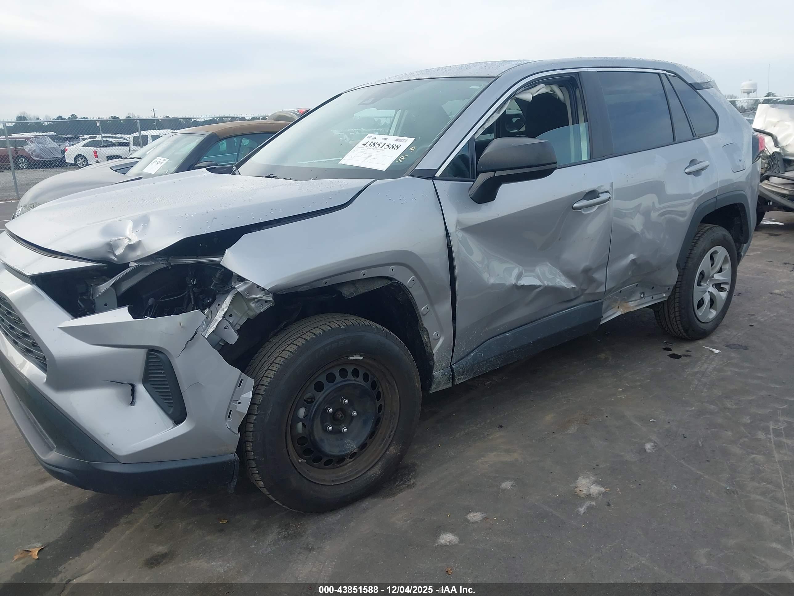TOYOTA RAV4 image 6