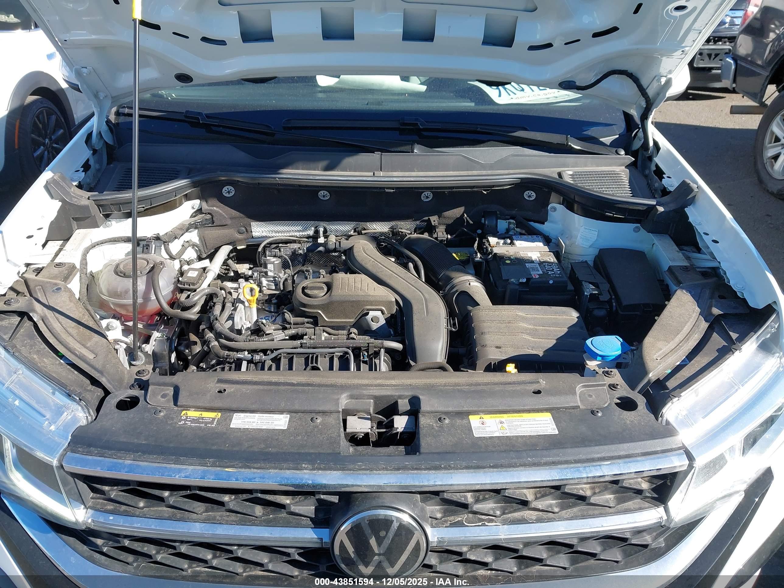 VOLKSWAGEN TAOS image 10