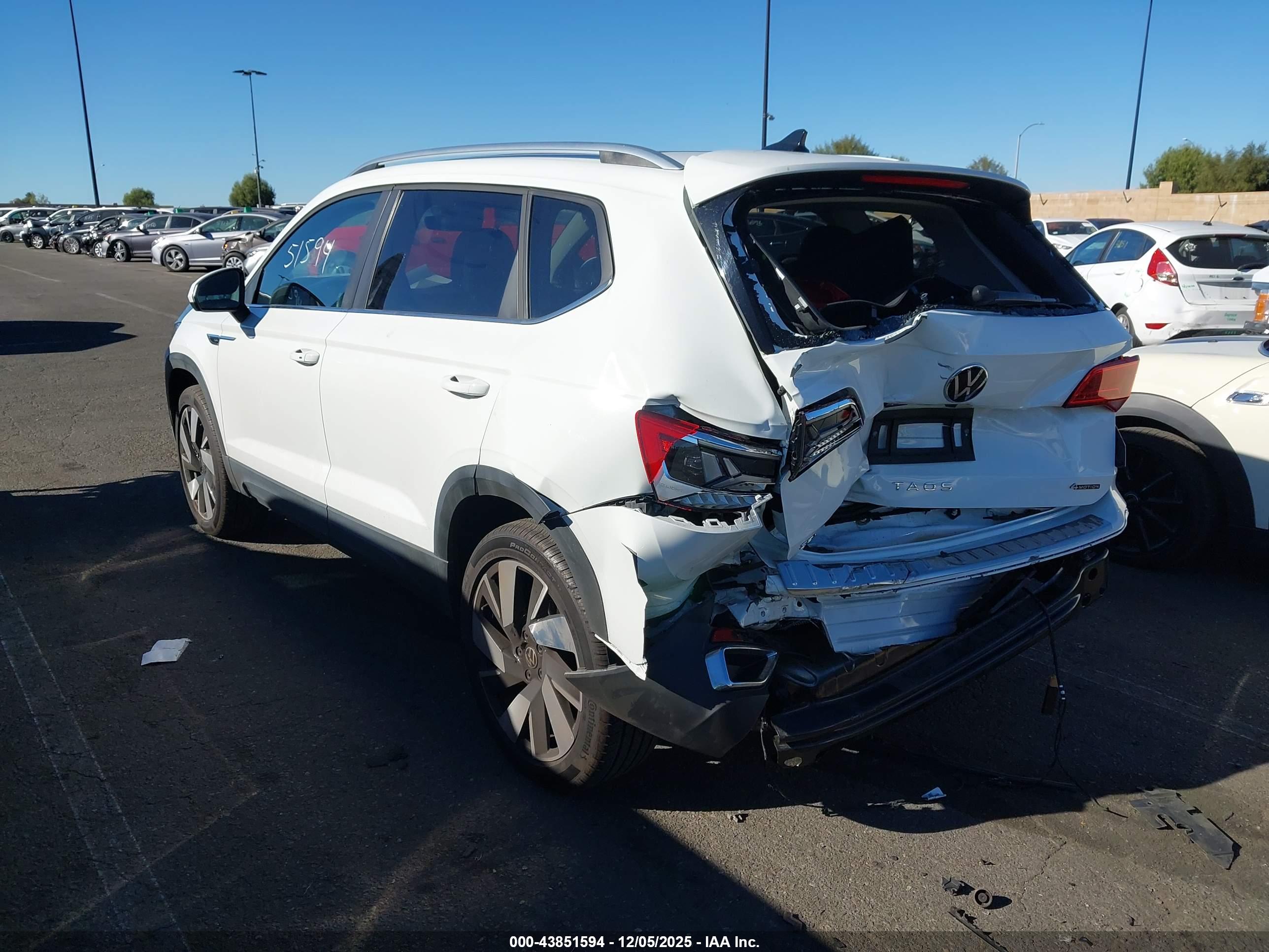 VOLKSWAGEN TAOS image 3