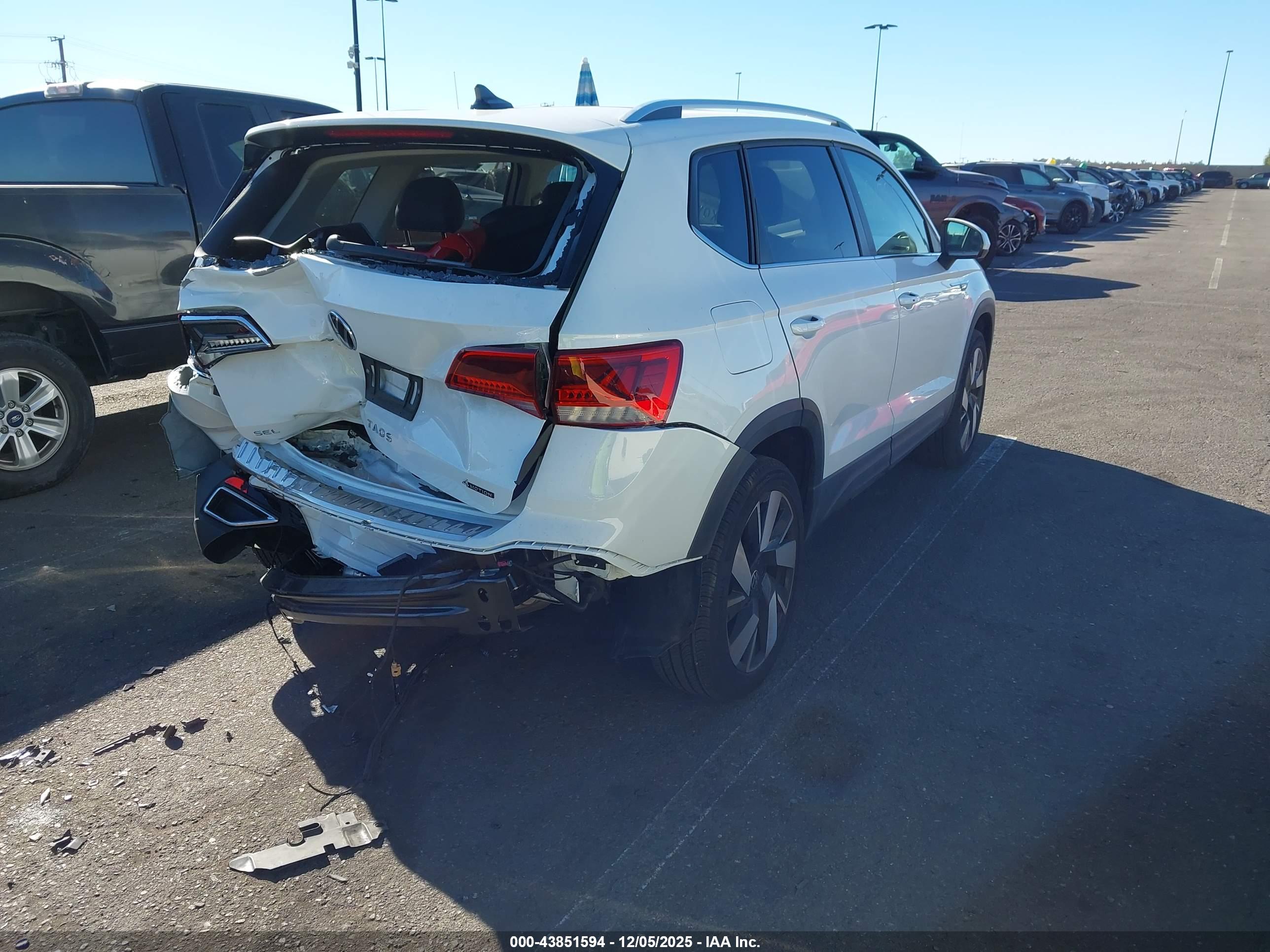 VOLKSWAGEN TAOS image 4