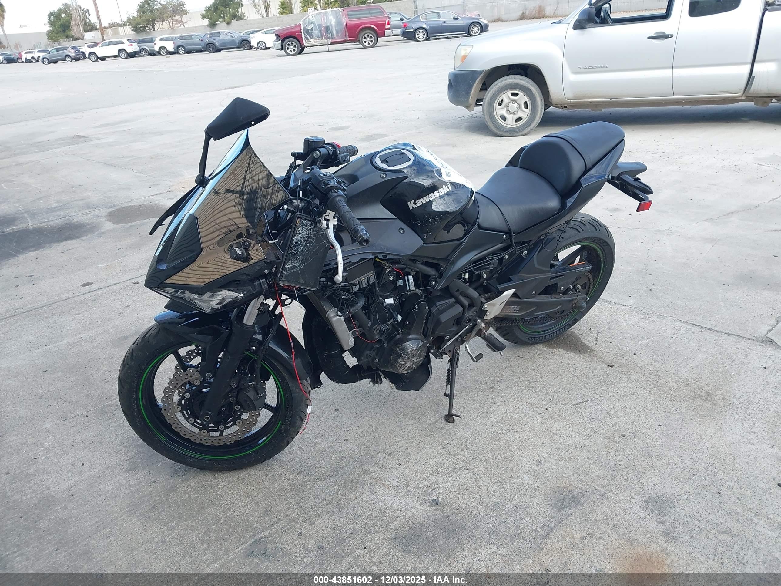 KAWASAKI EX650 image 2