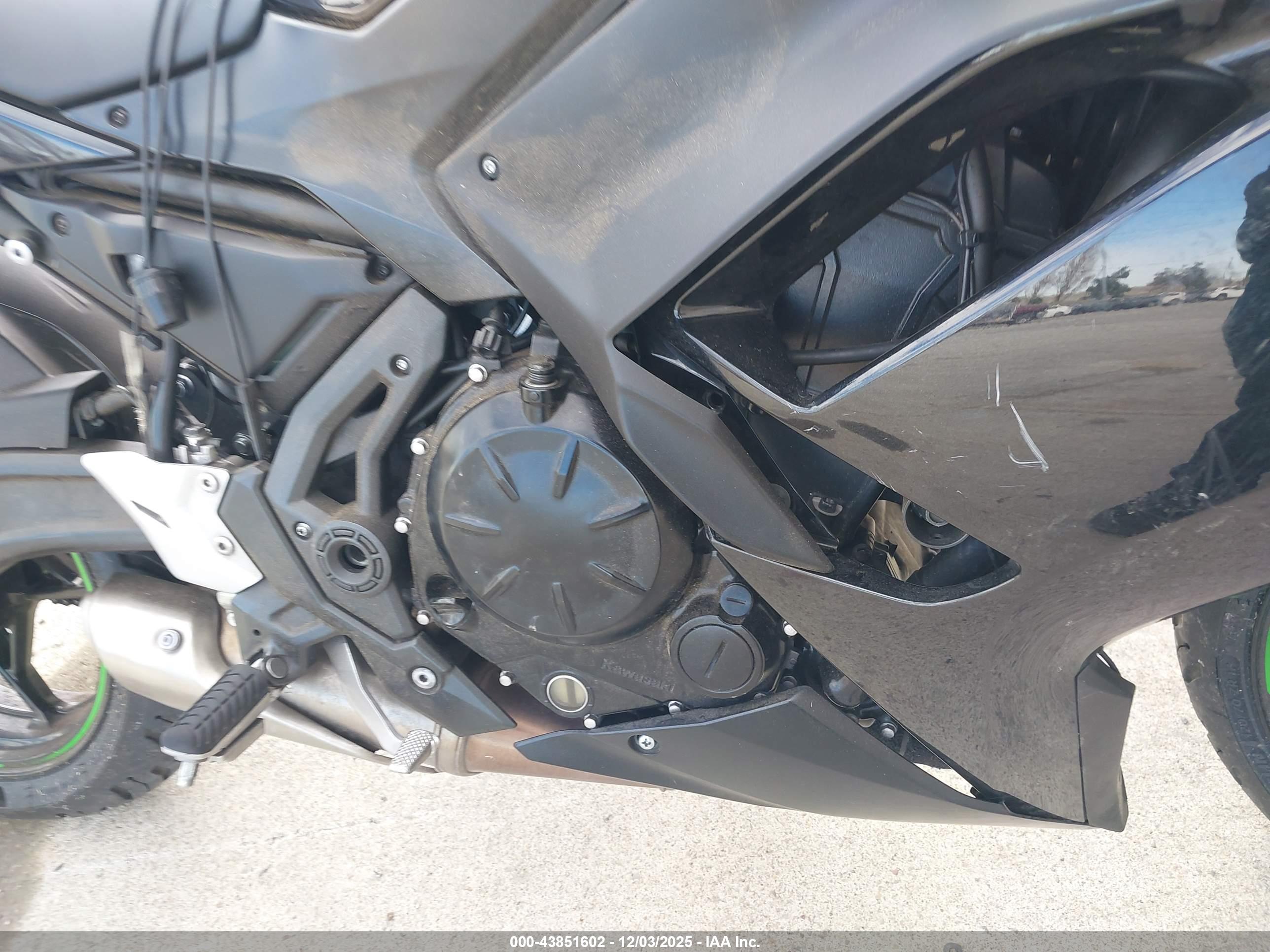 KAWASAKI EX650 image 8