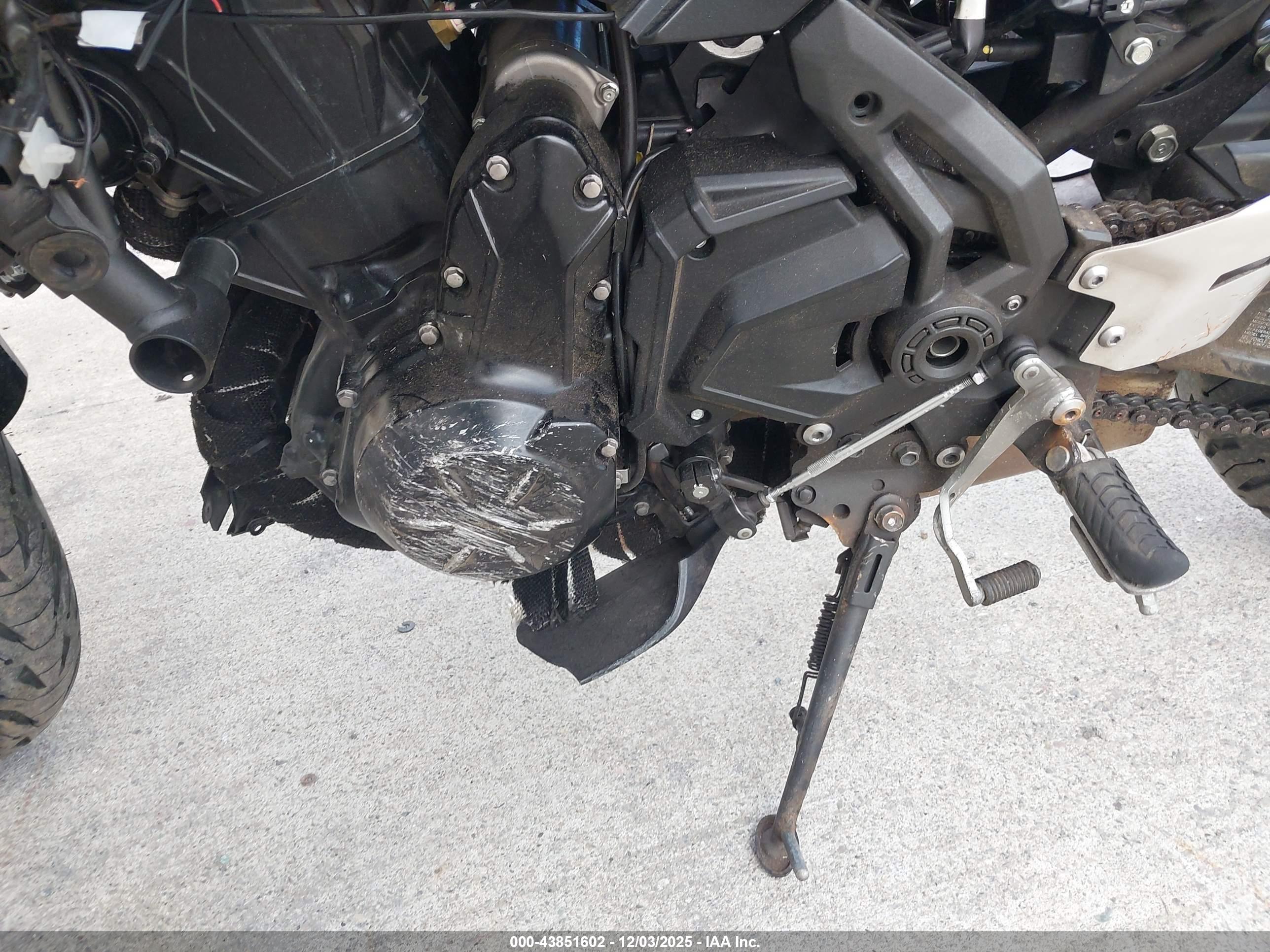 KAWASAKI EX650 image 9