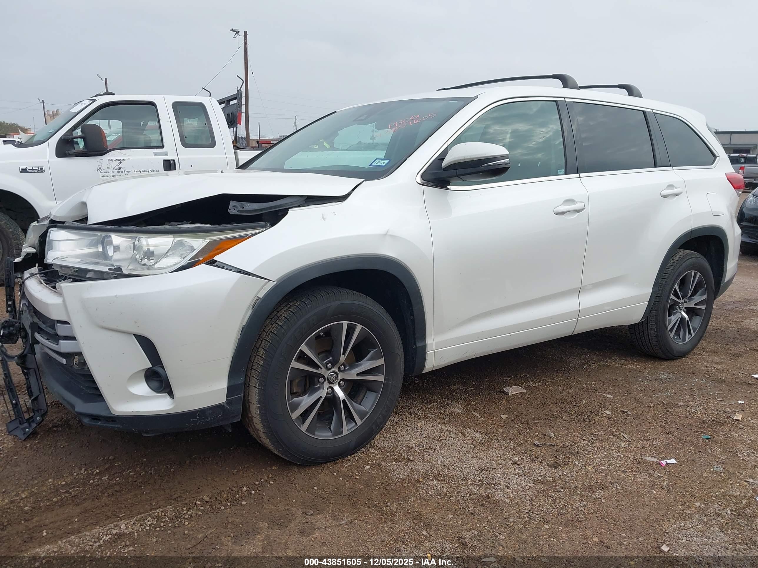 TOYOTA HIGHLANDER image 2