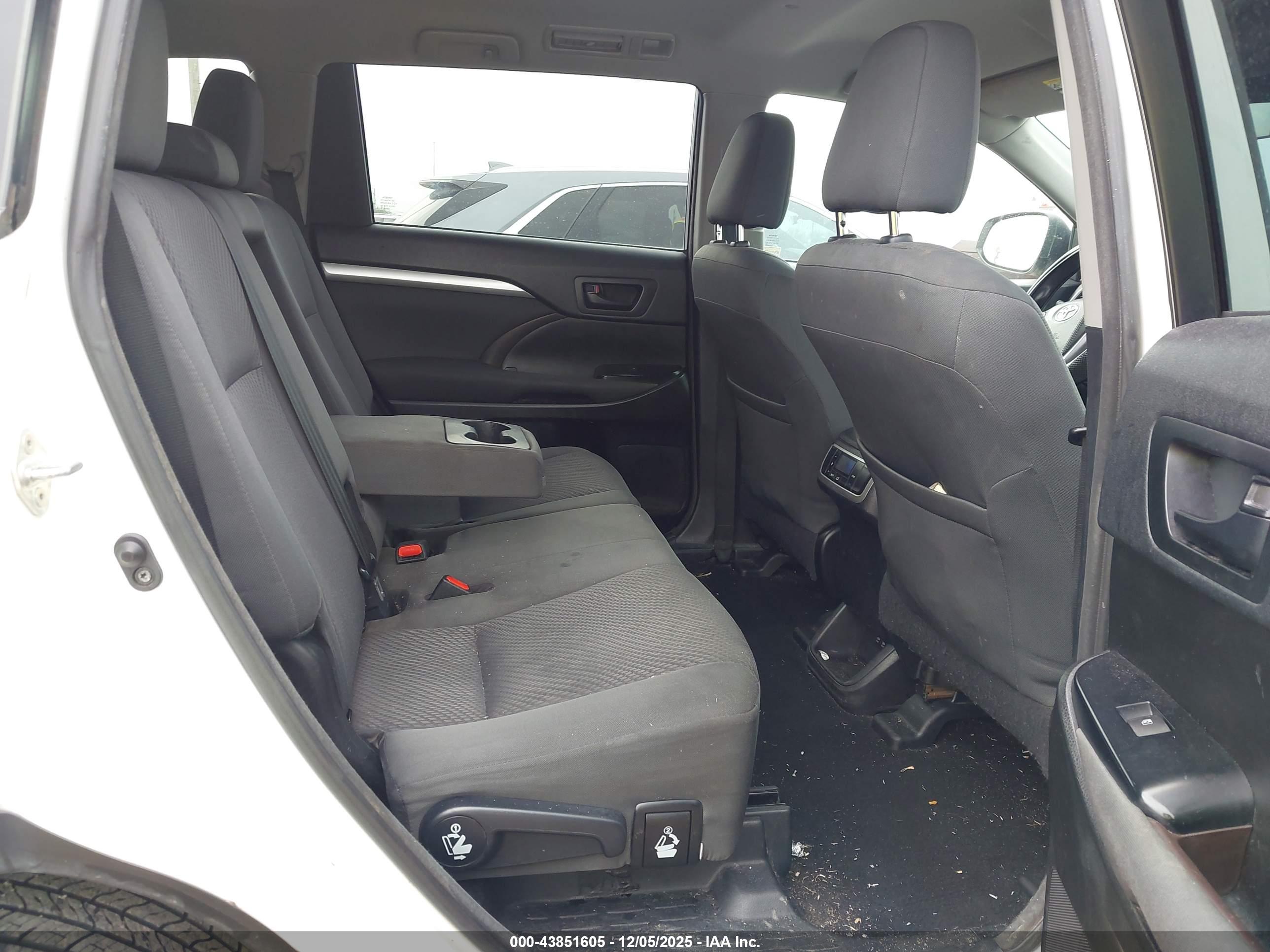 TOYOTA HIGHLANDER image 8