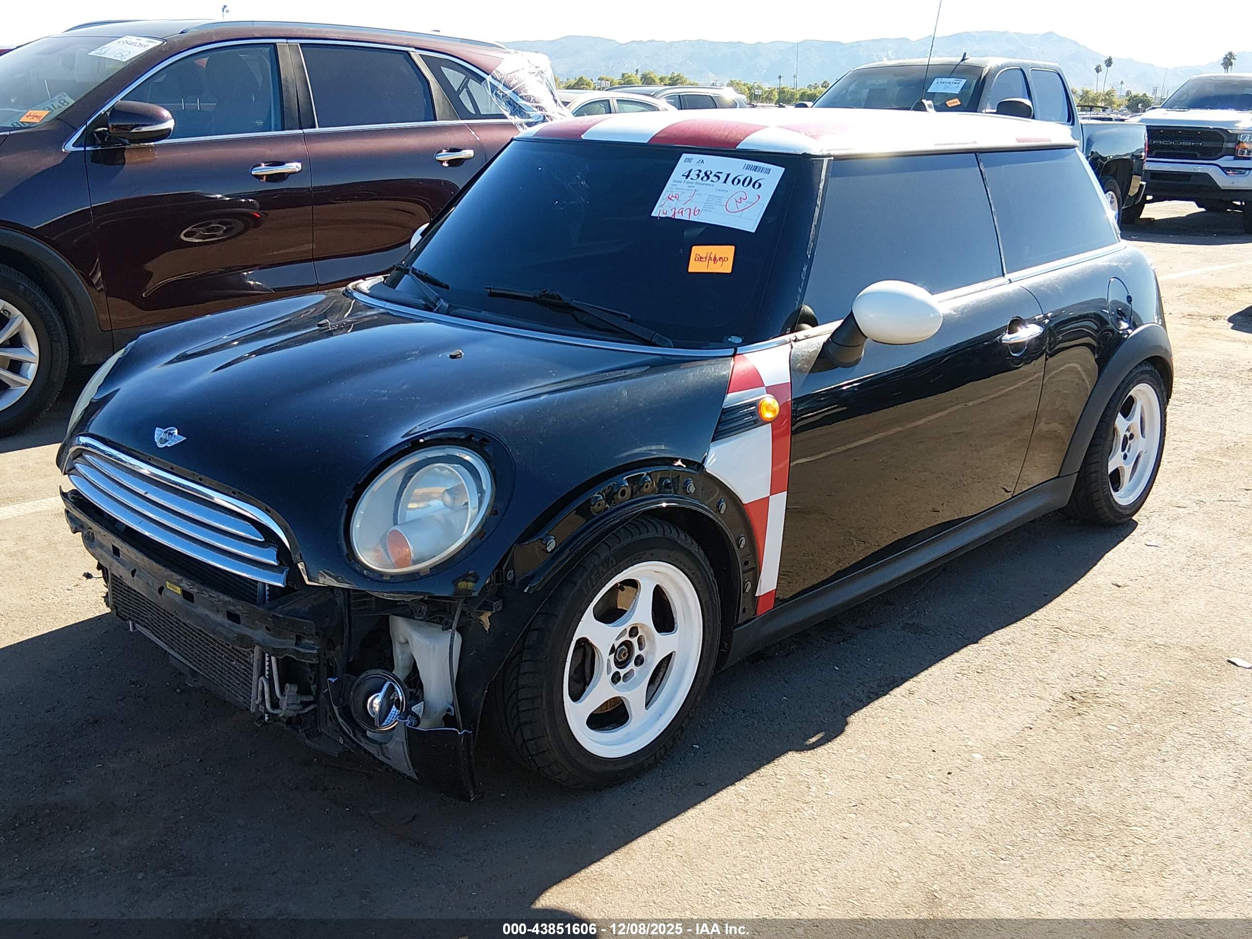 MINI COOPER image 2