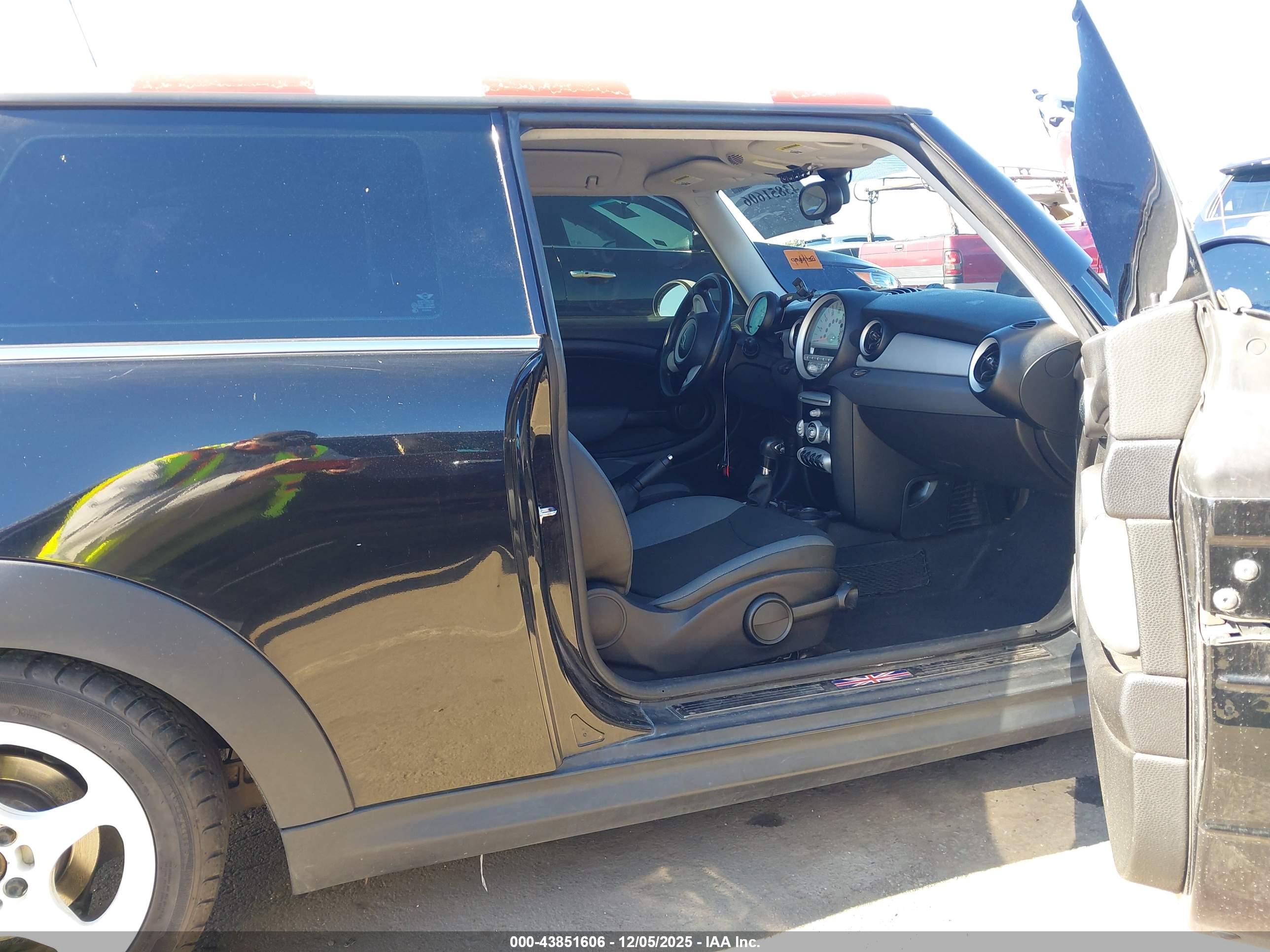MINI COOPER image 5