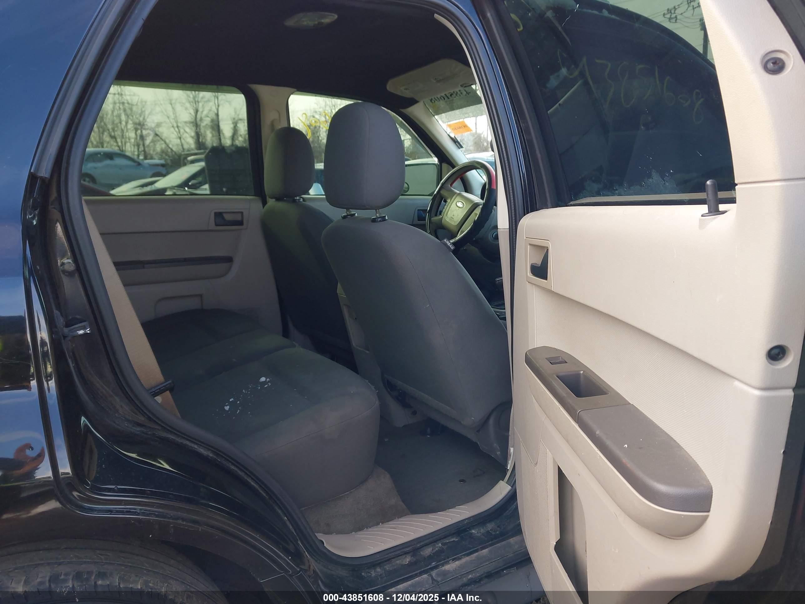 FORD ESCAPE image 8