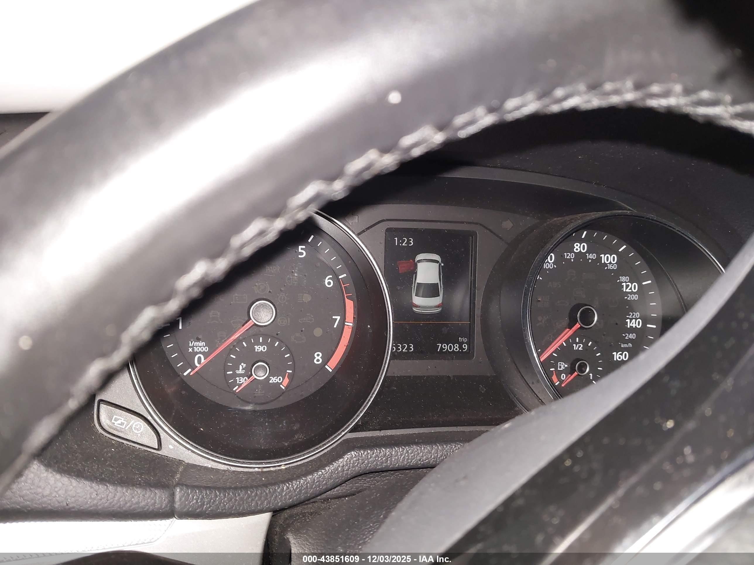 VOLKSWAGEN PASSAT image 7