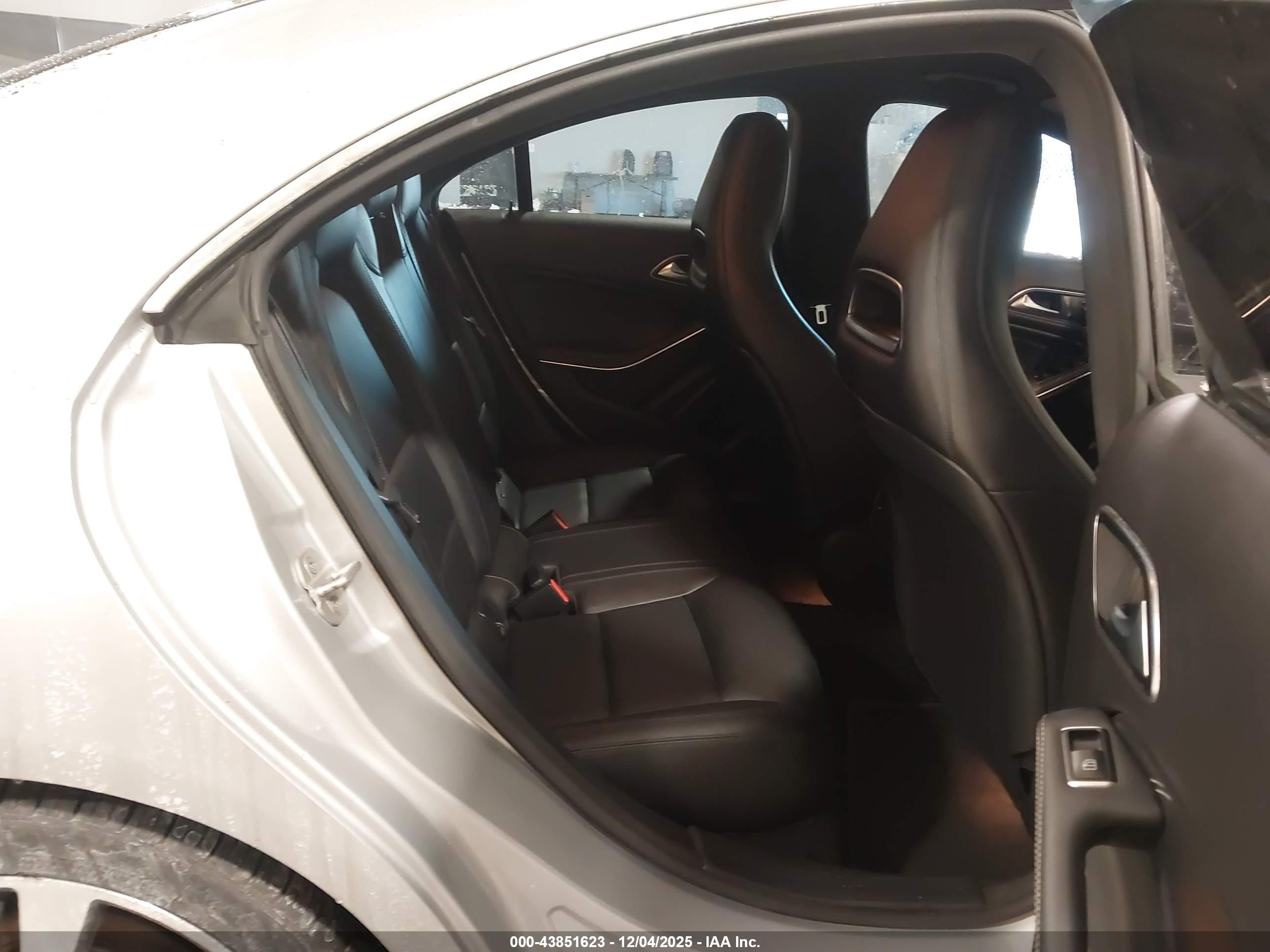 MERCEDES-BENZ CLA image 8