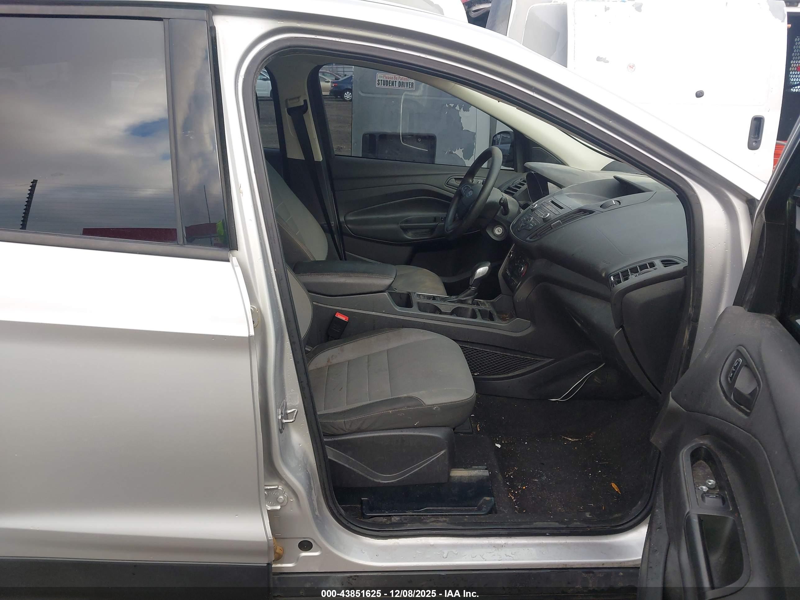 FORD ESCAPE image 5