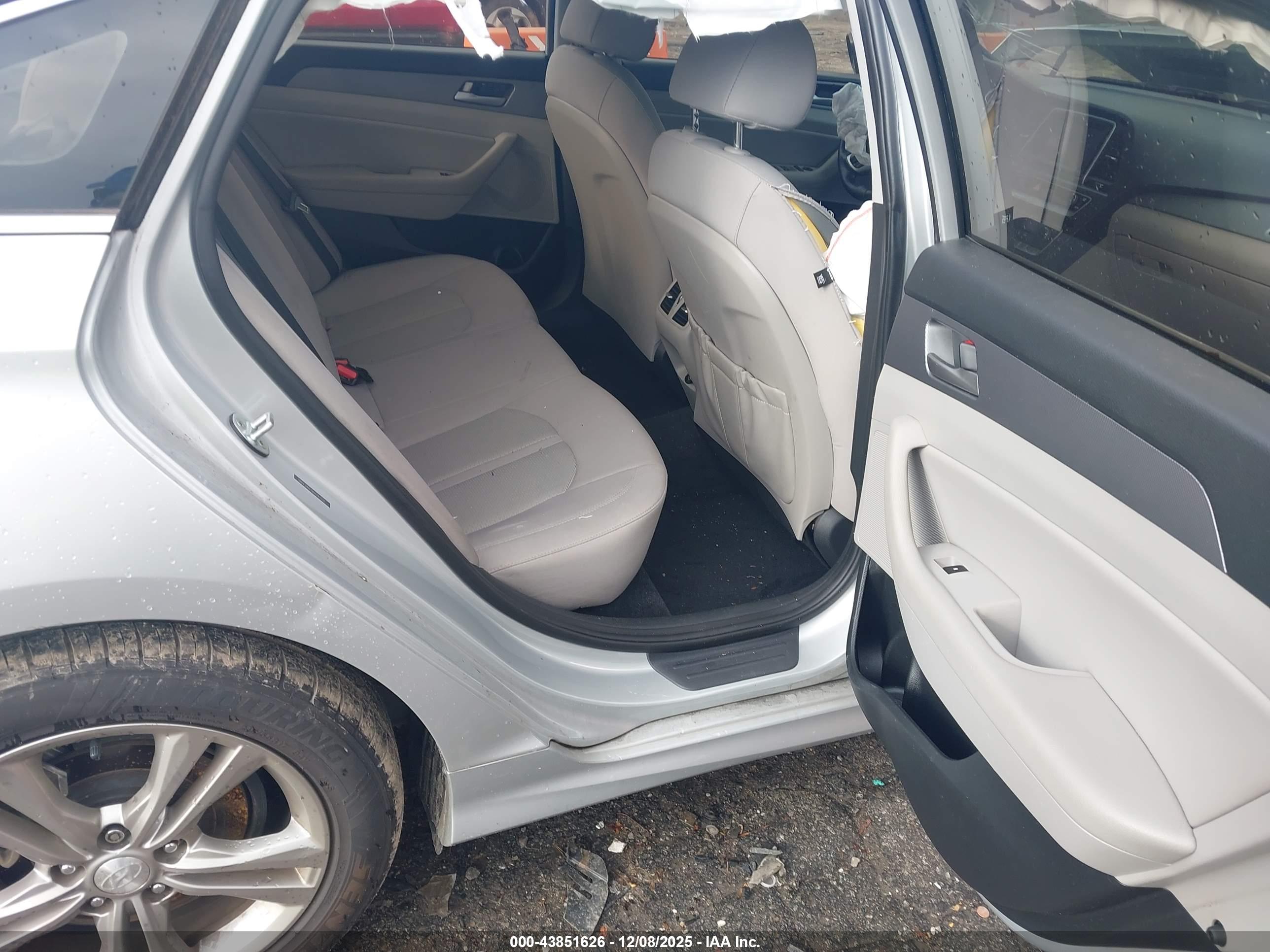 HYUNDAI SONATA image 8