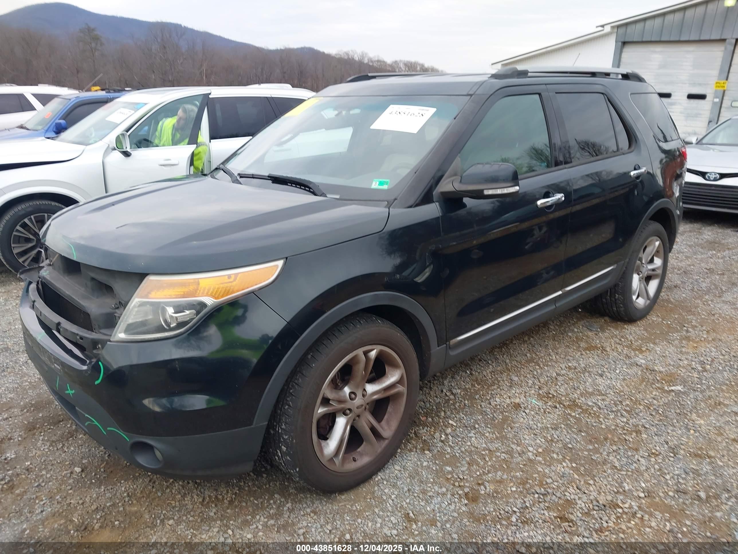 FORD EXPLORER image 2