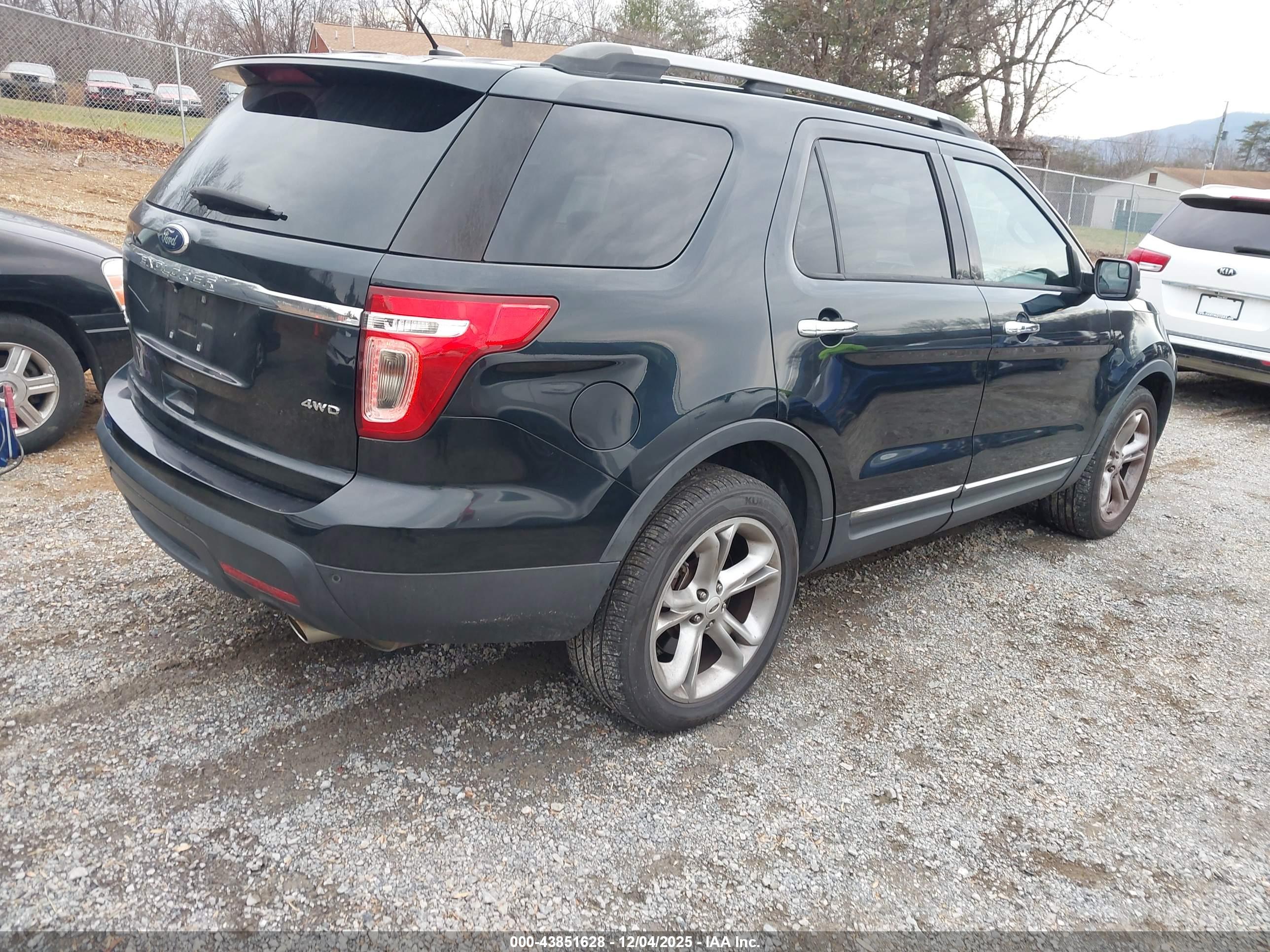 FORD EXPLORER image 4