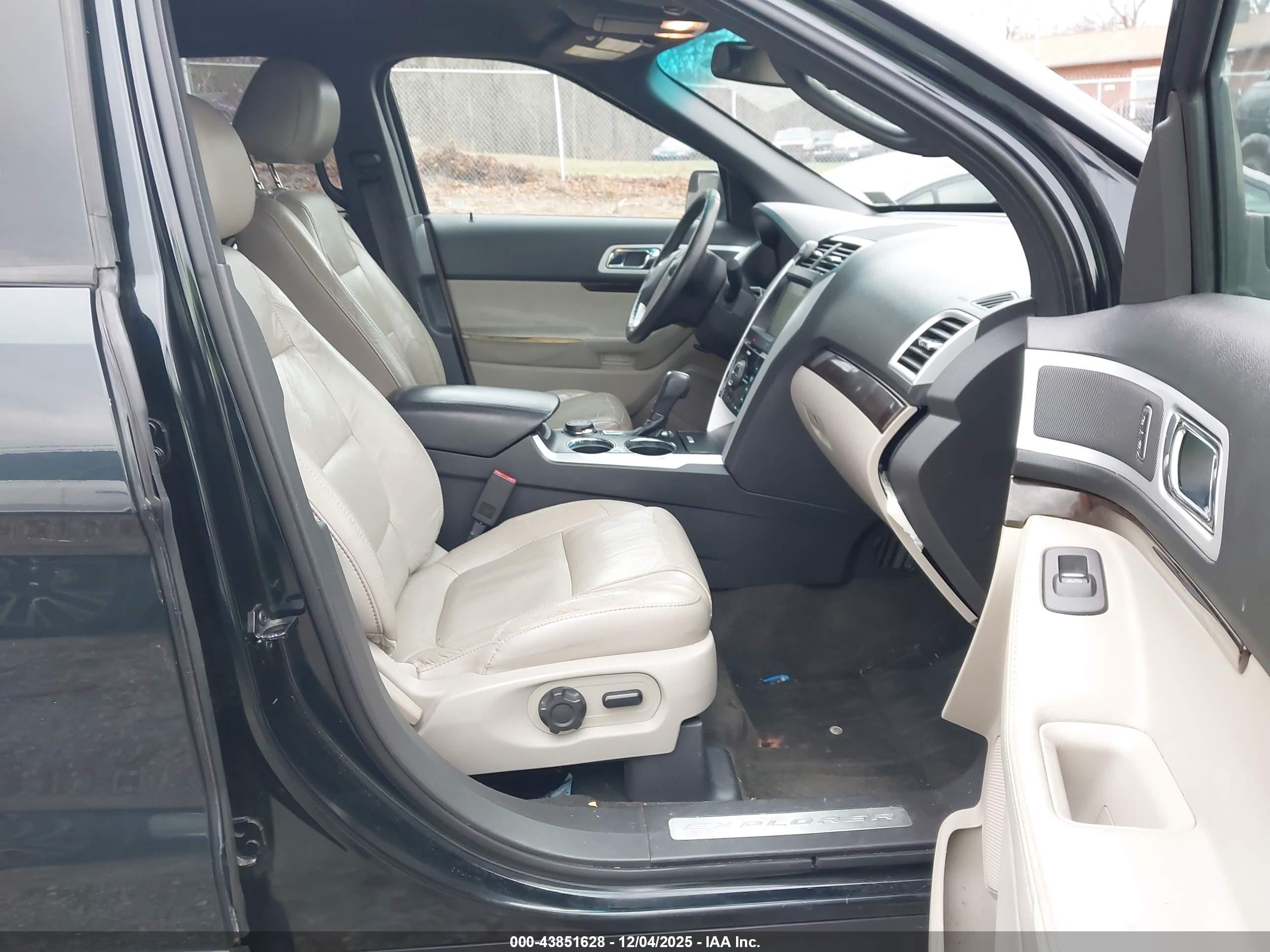FORD EXPLORER image 5