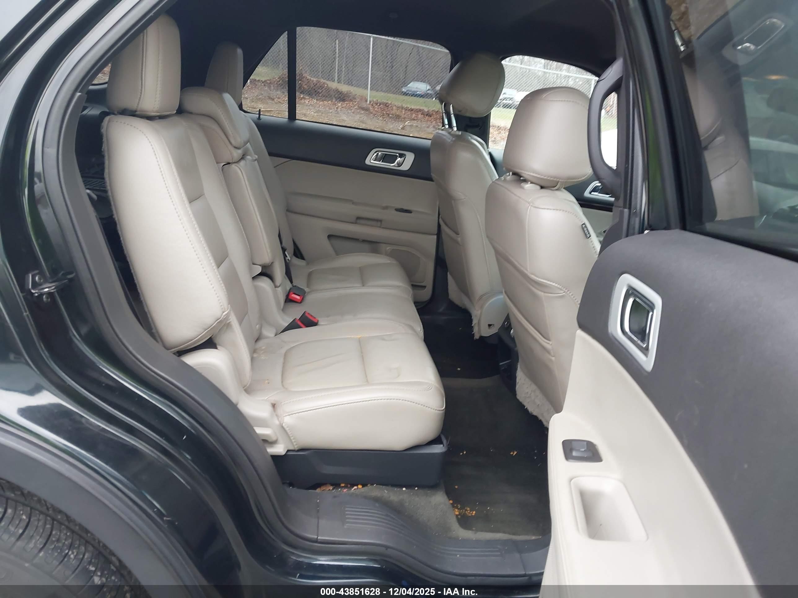 FORD EXPLORER image 8