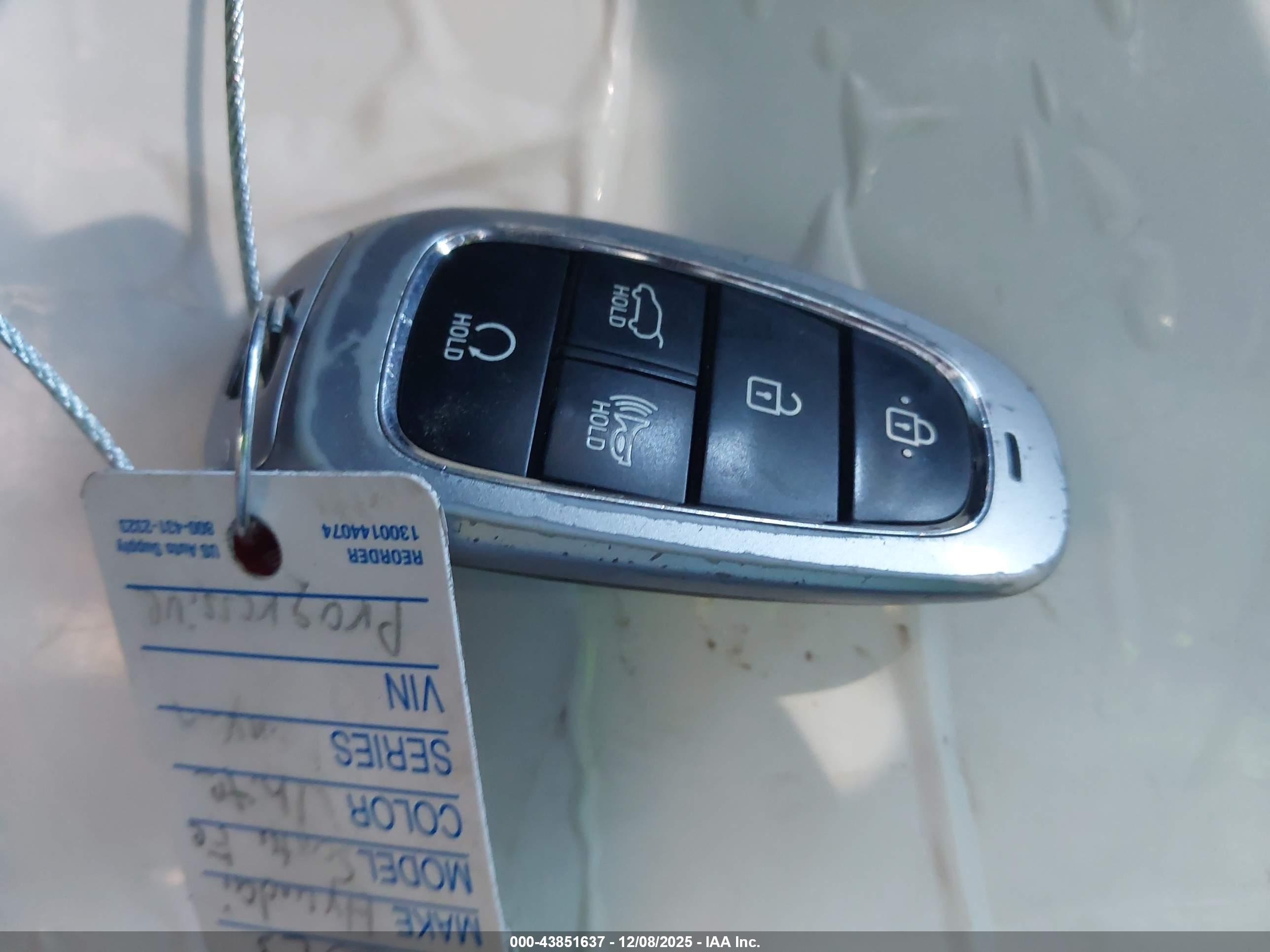 HYUNDAI SANTA image 11