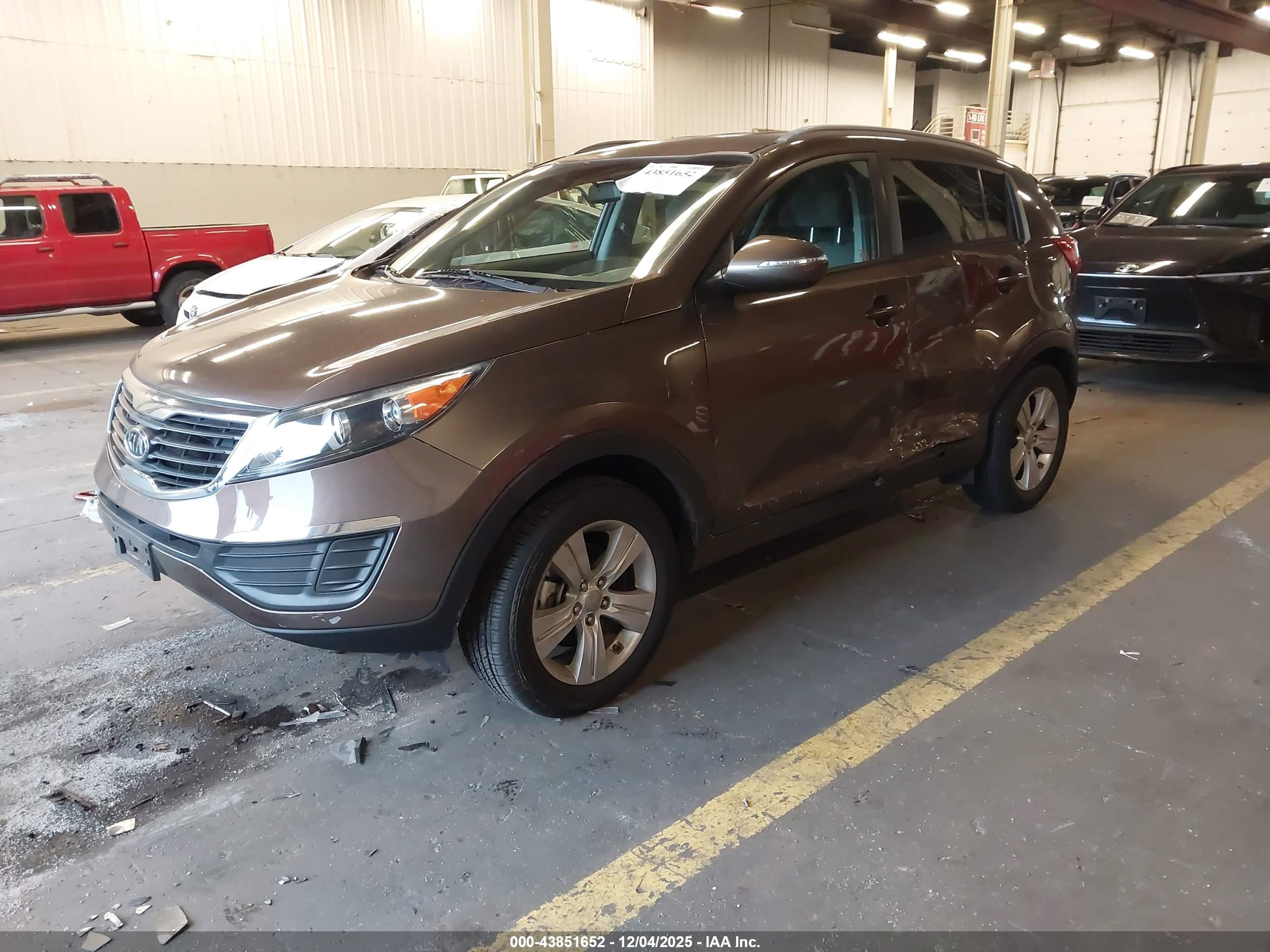 KIA SPORTAGE image 2