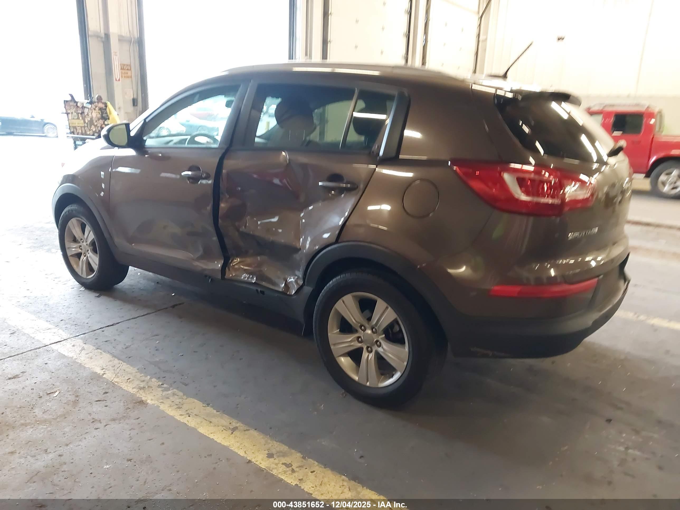 KIA SPORTAGE image 3