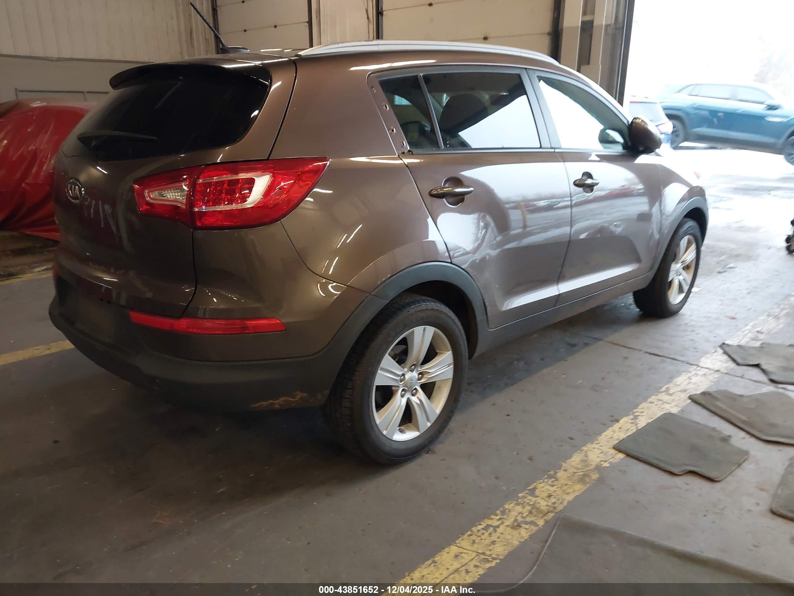 KIA SPORTAGE image 4