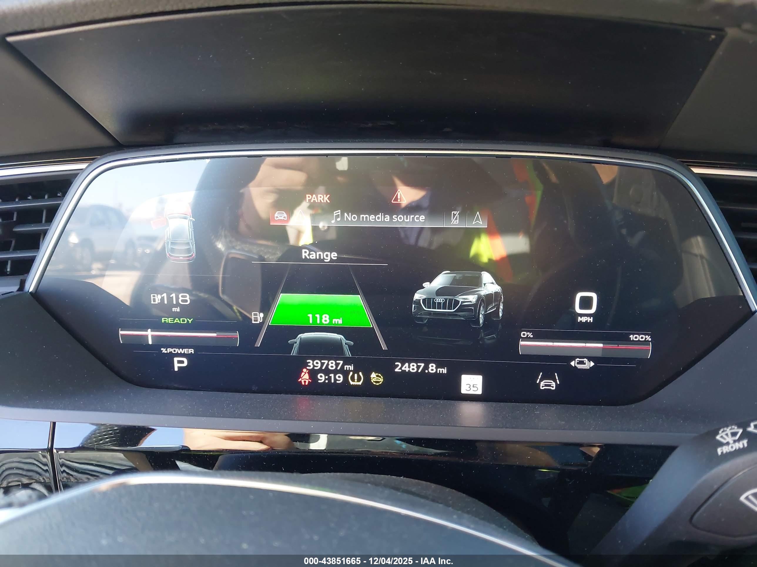 AUDI E-TRON image 7