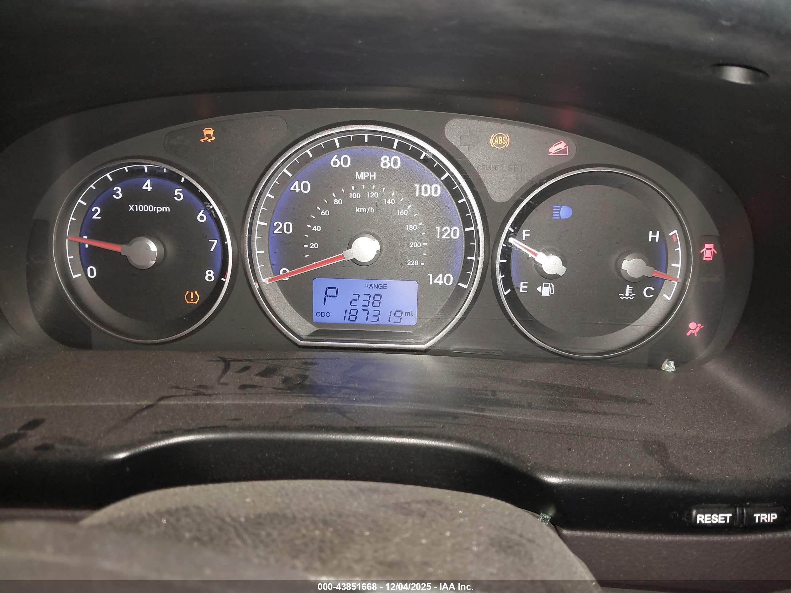 HYUNDAI SANTA image 7