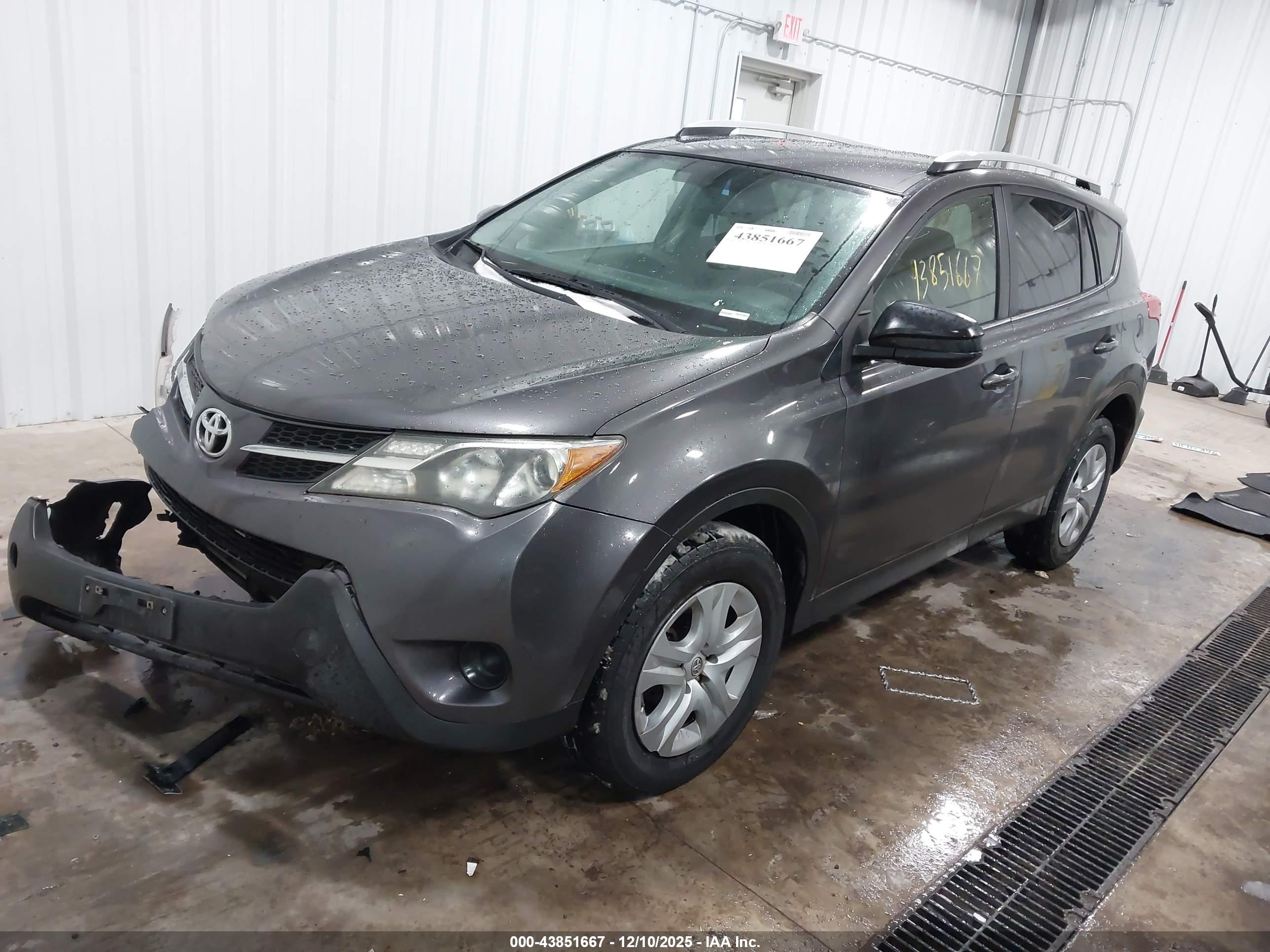 TOYOTA RAV4 image 2