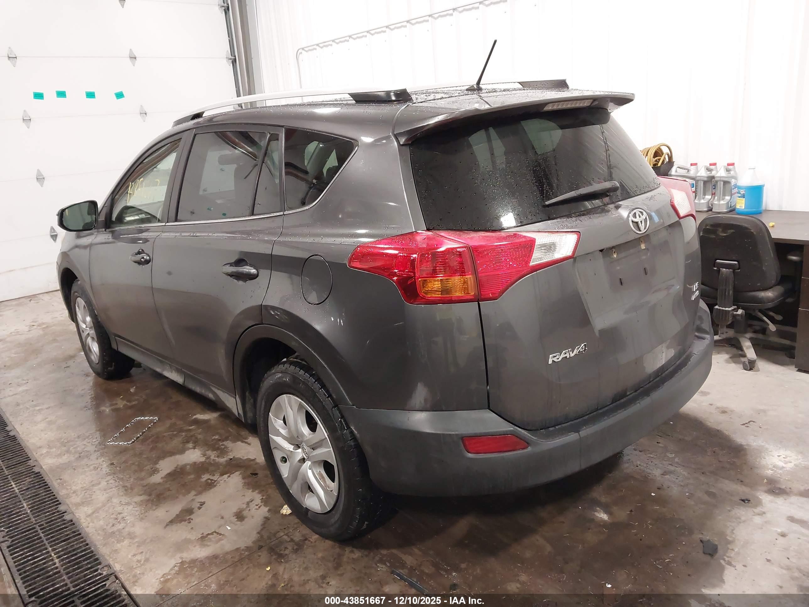 TOYOTA RAV4 image 3