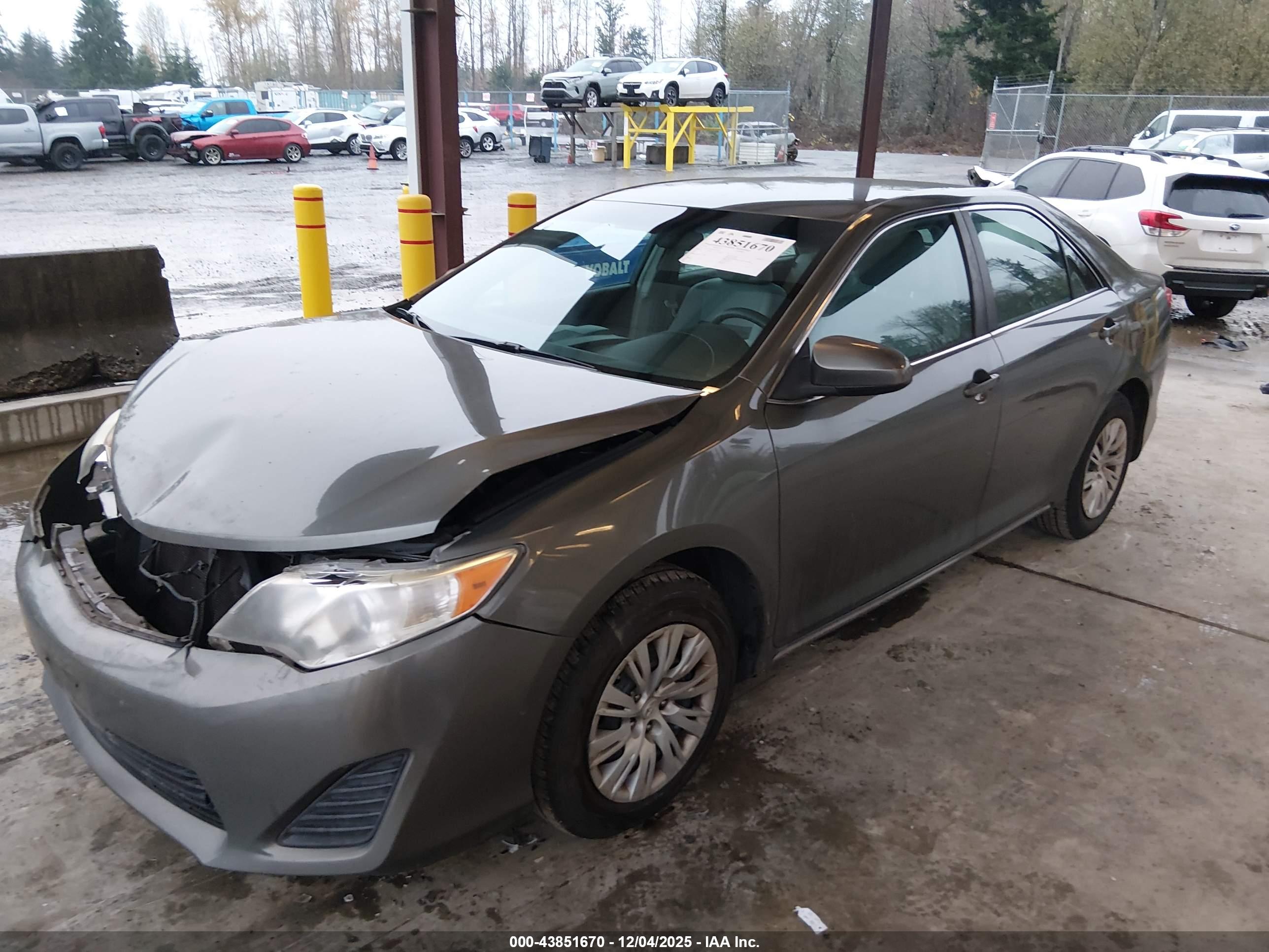 TOYOTA CAMRY image 2