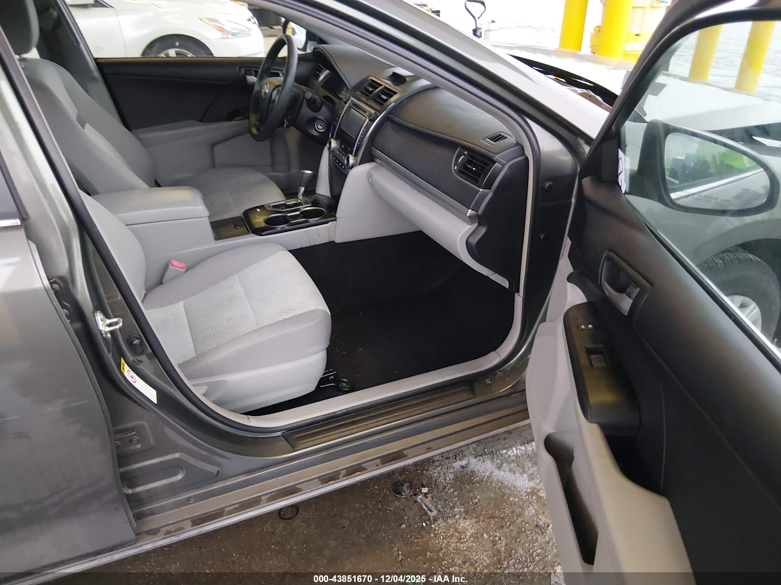 TOYOTA CAMRY image 5