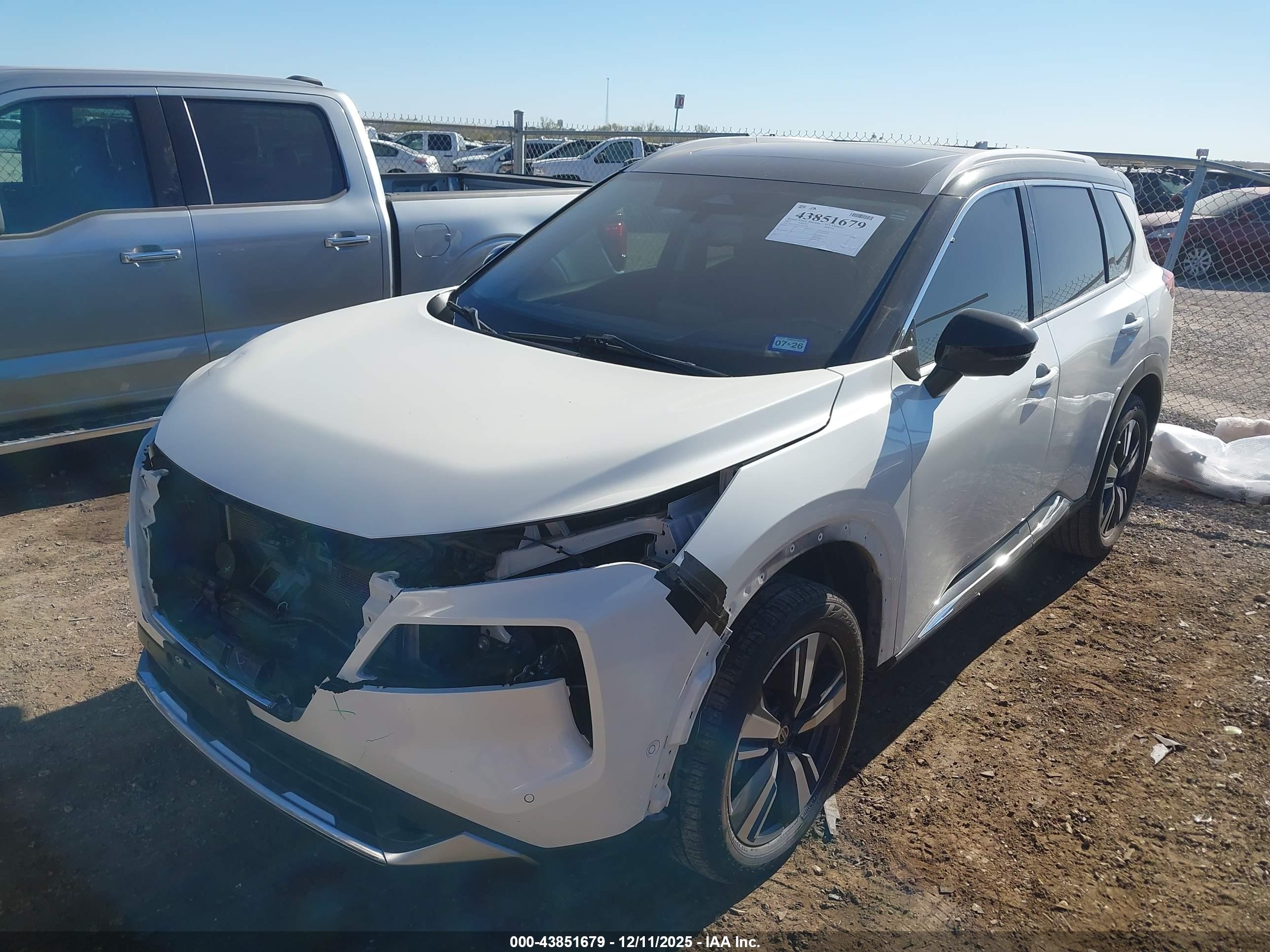 NISSAN ROGUE image 2