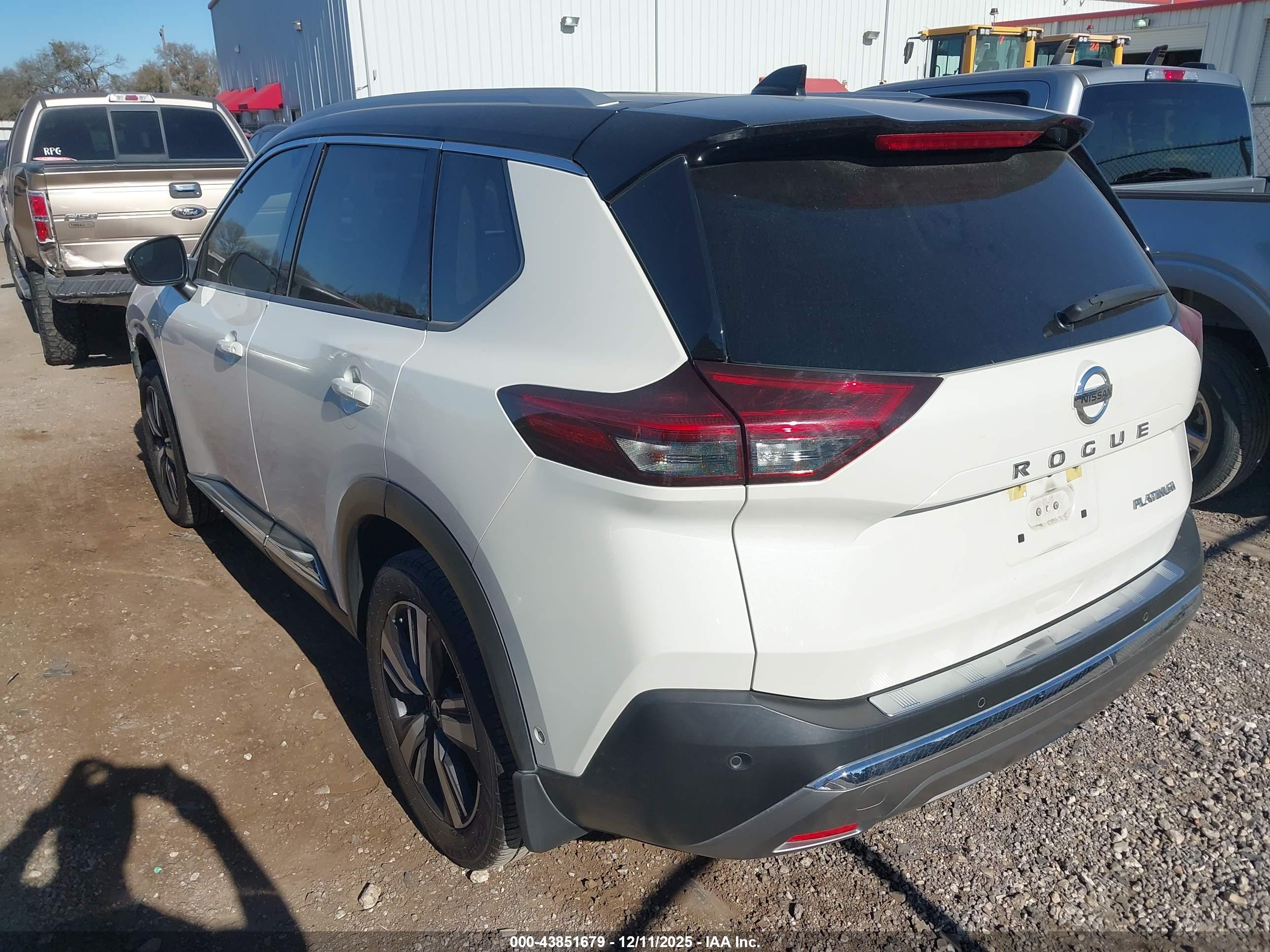 NISSAN ROGUE image 3
