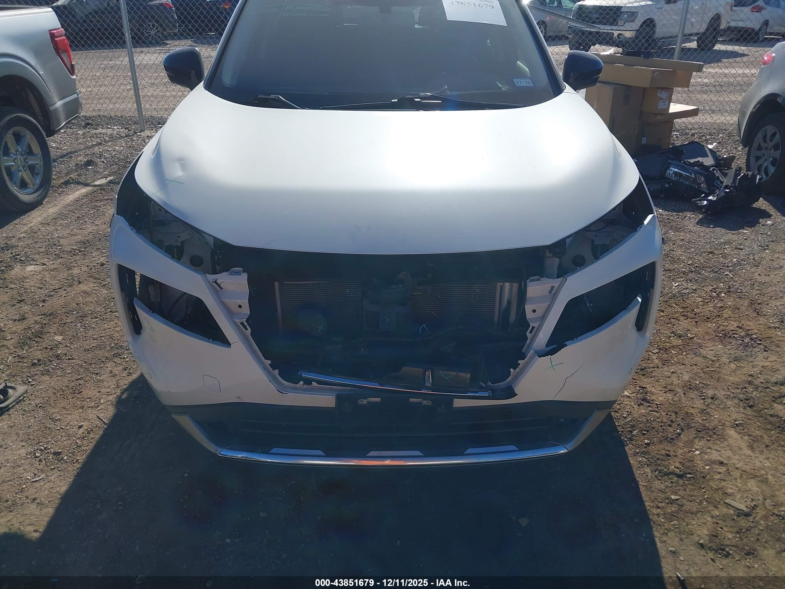 NISSAN ROGUE image 6