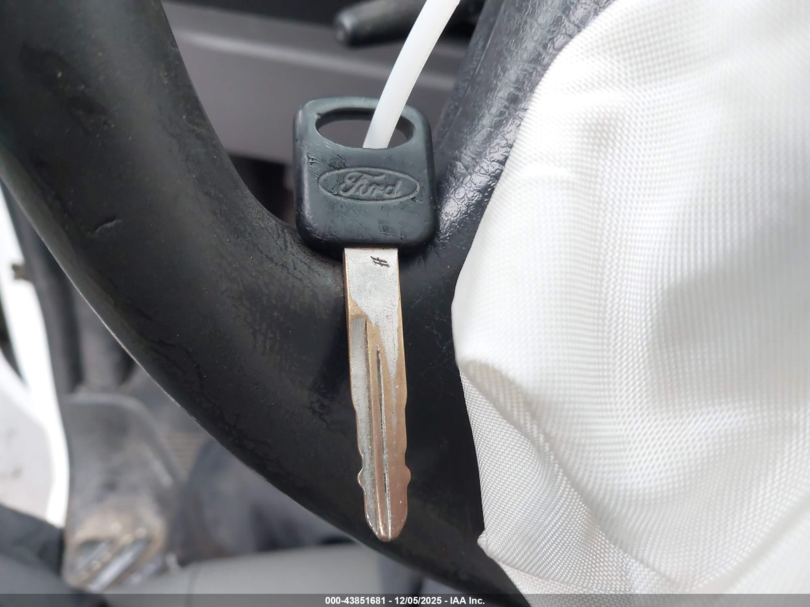 FORD E-250 image 11