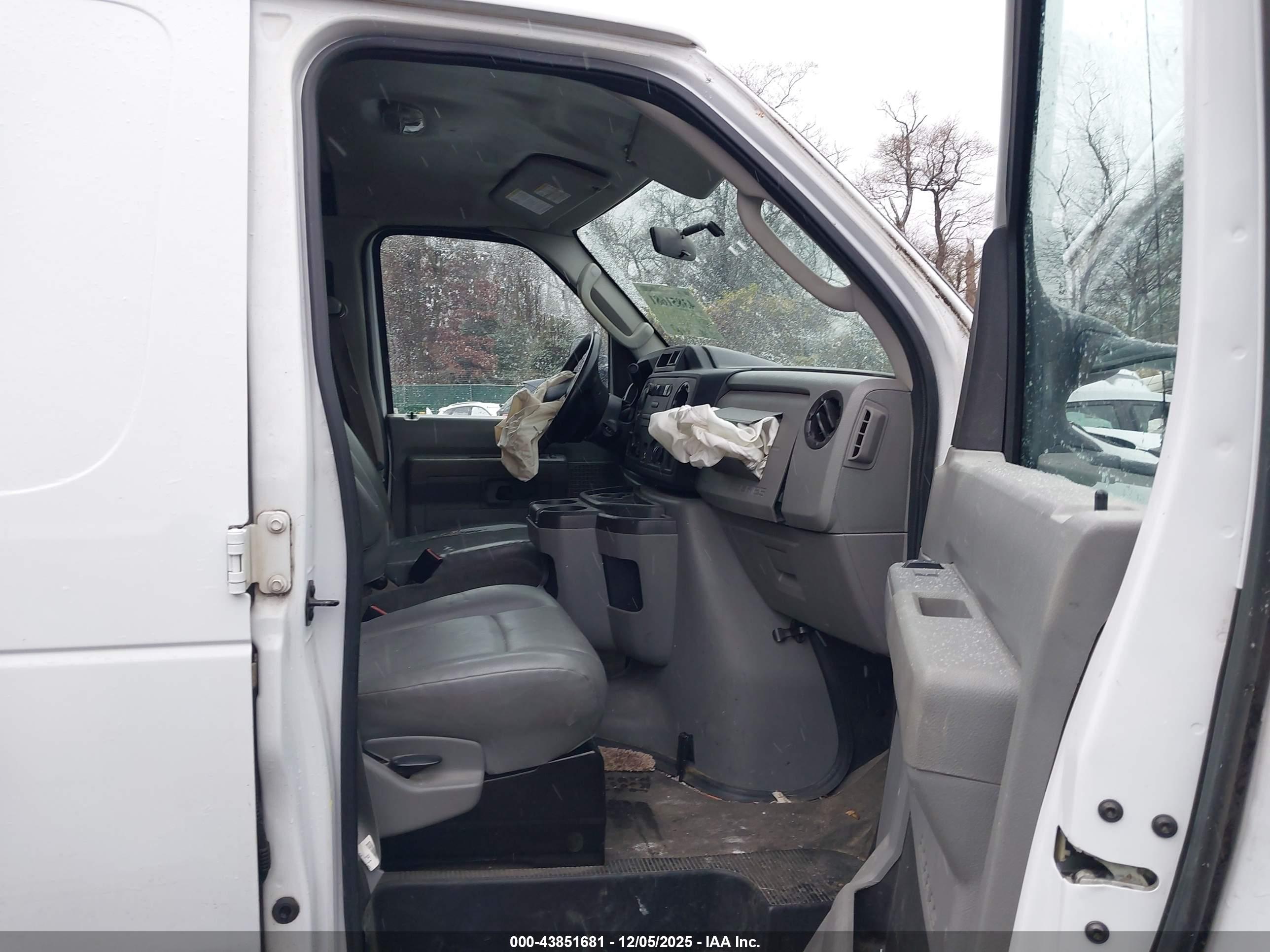 FORD E-250 image 5