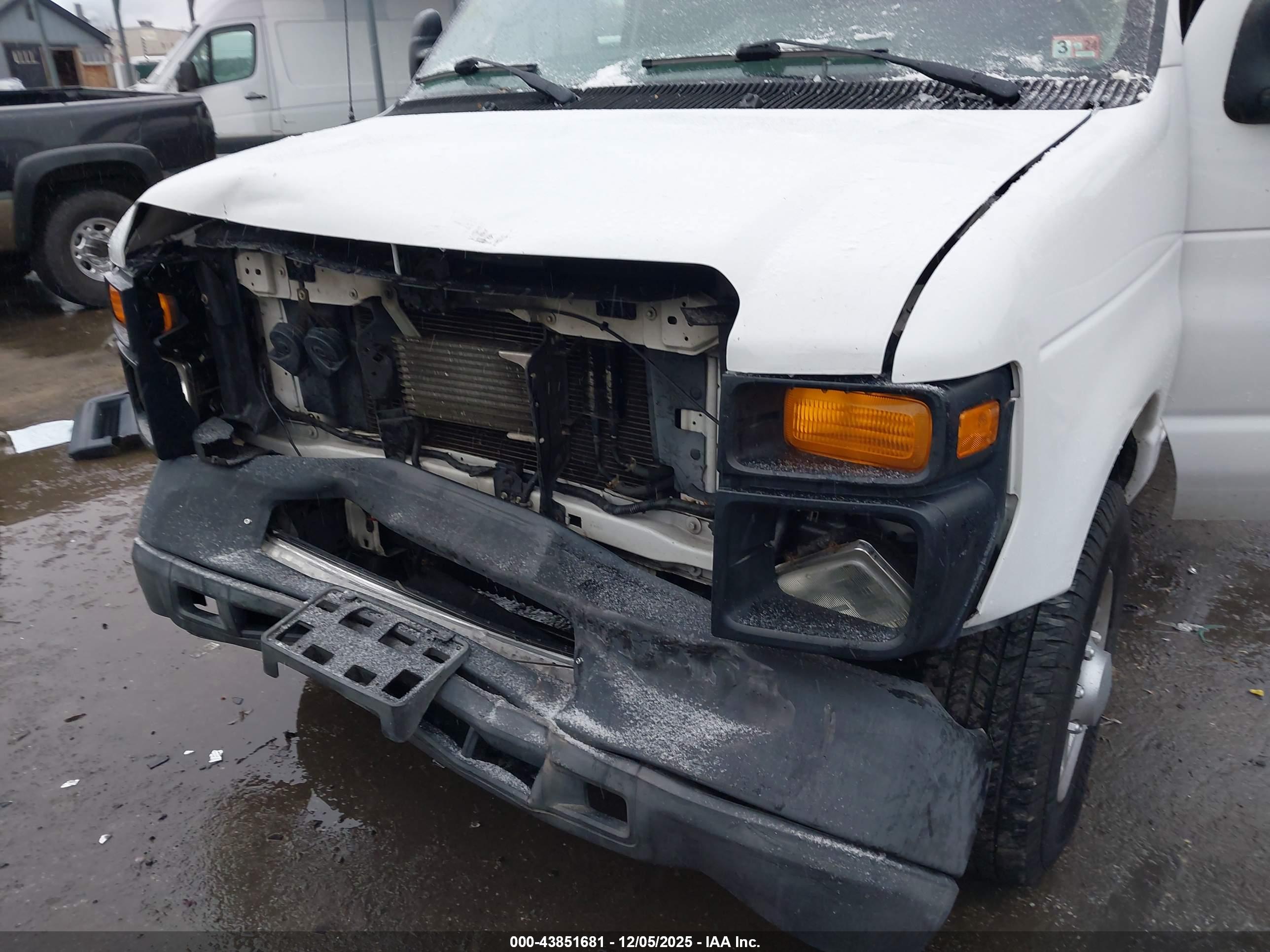 FORD E-250 image 6