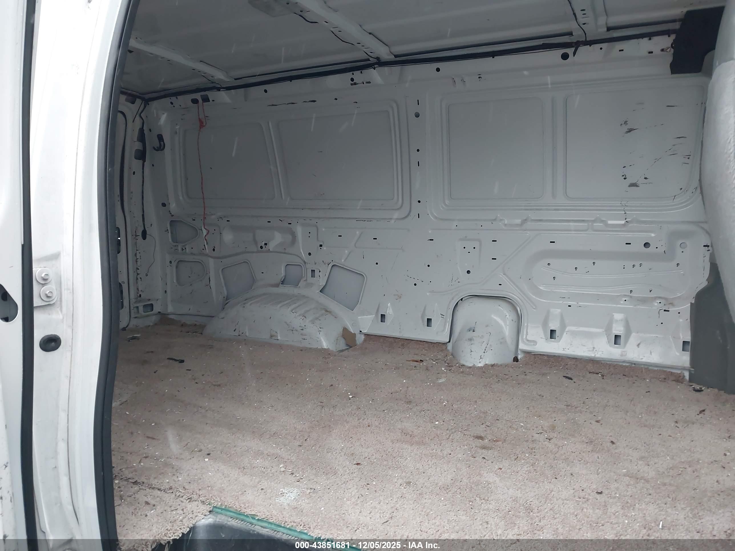 FORD E-250 image 8