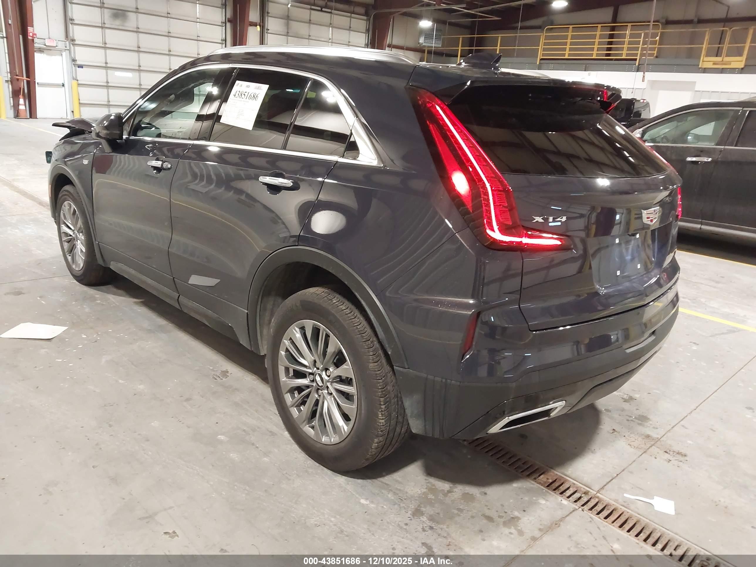 CADILLAC XT4 image 3