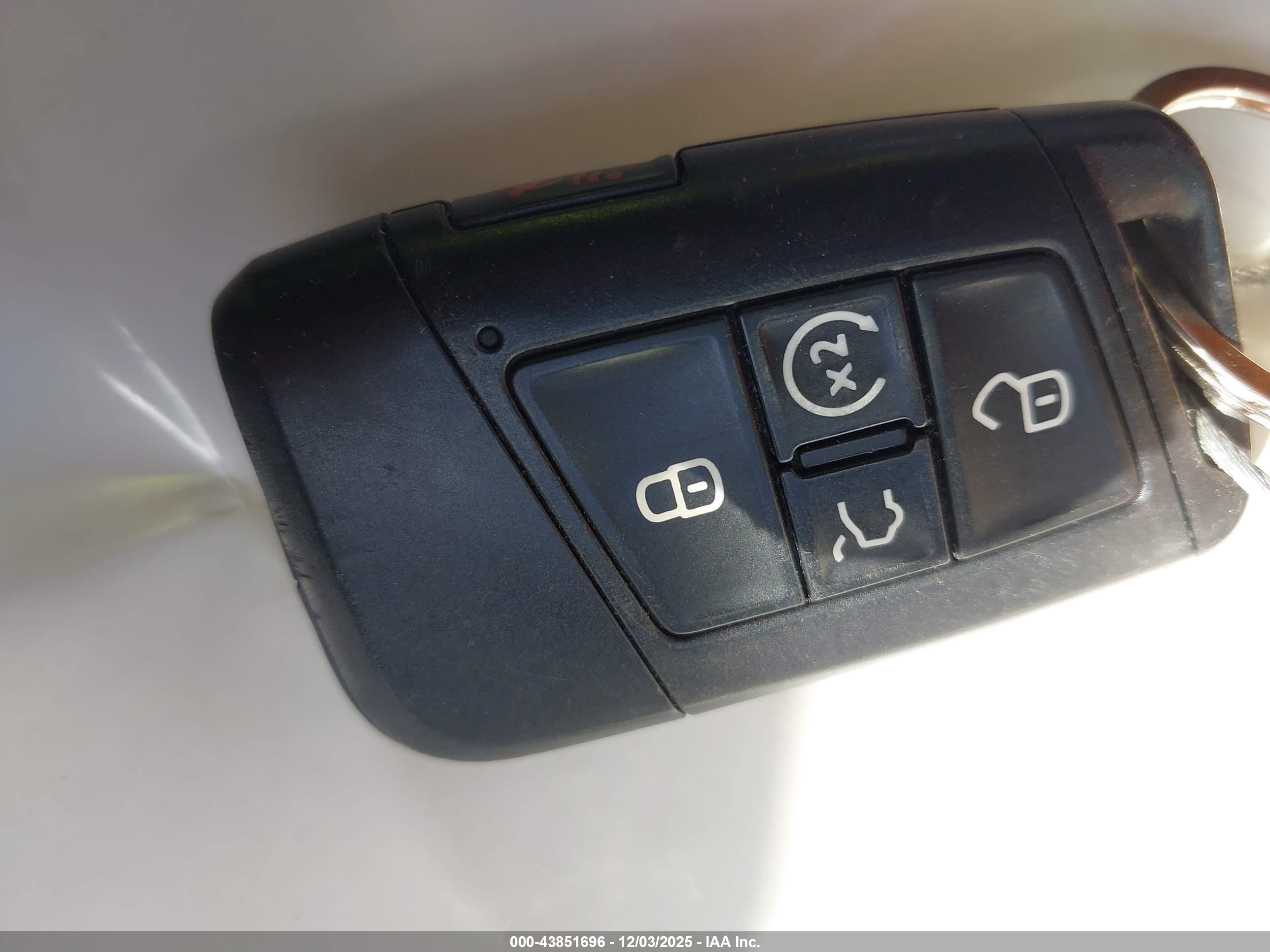 VOLKSWAGEN TAOS image 11