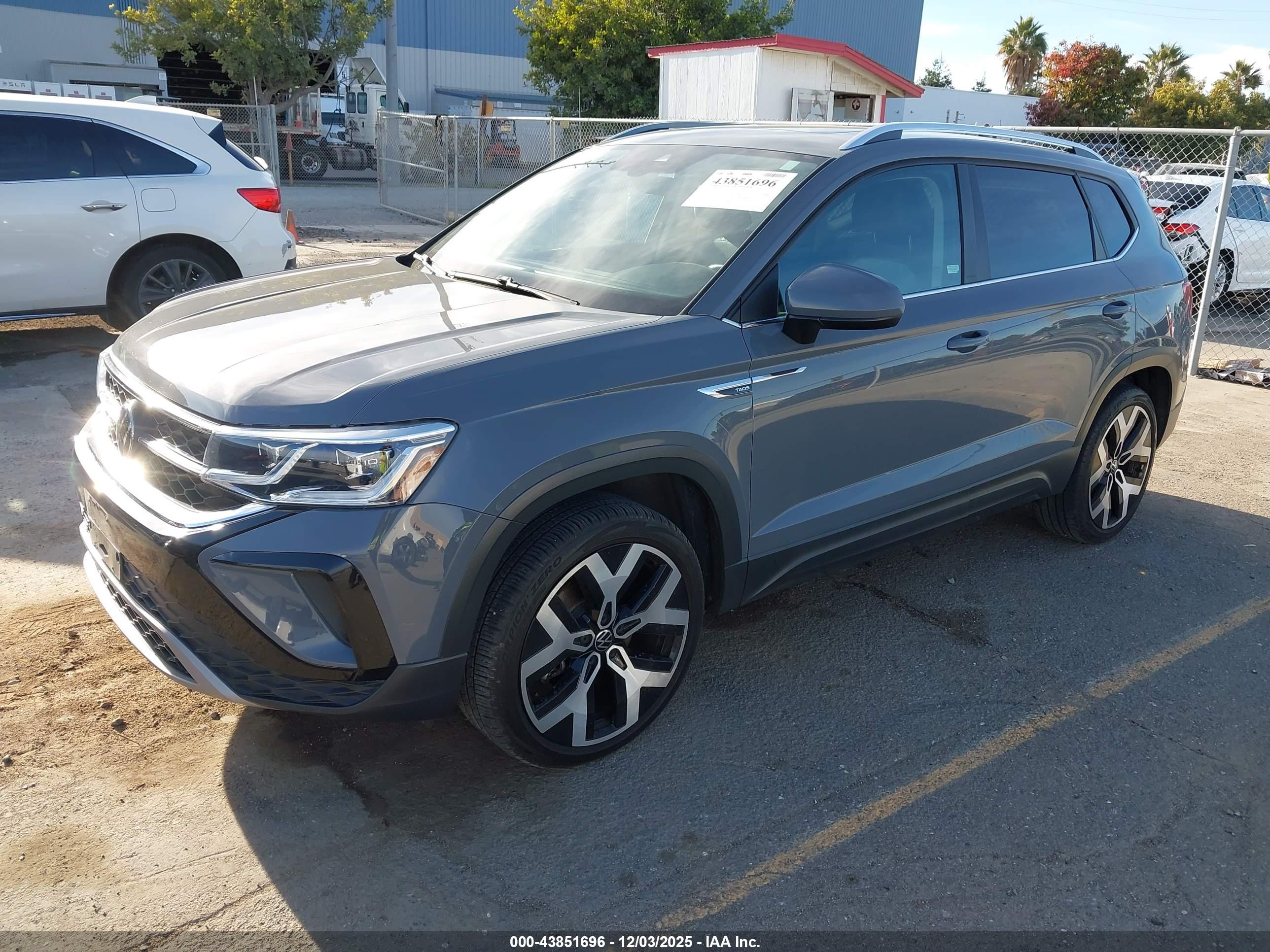 VOLKSWAGEN TAOS image 2