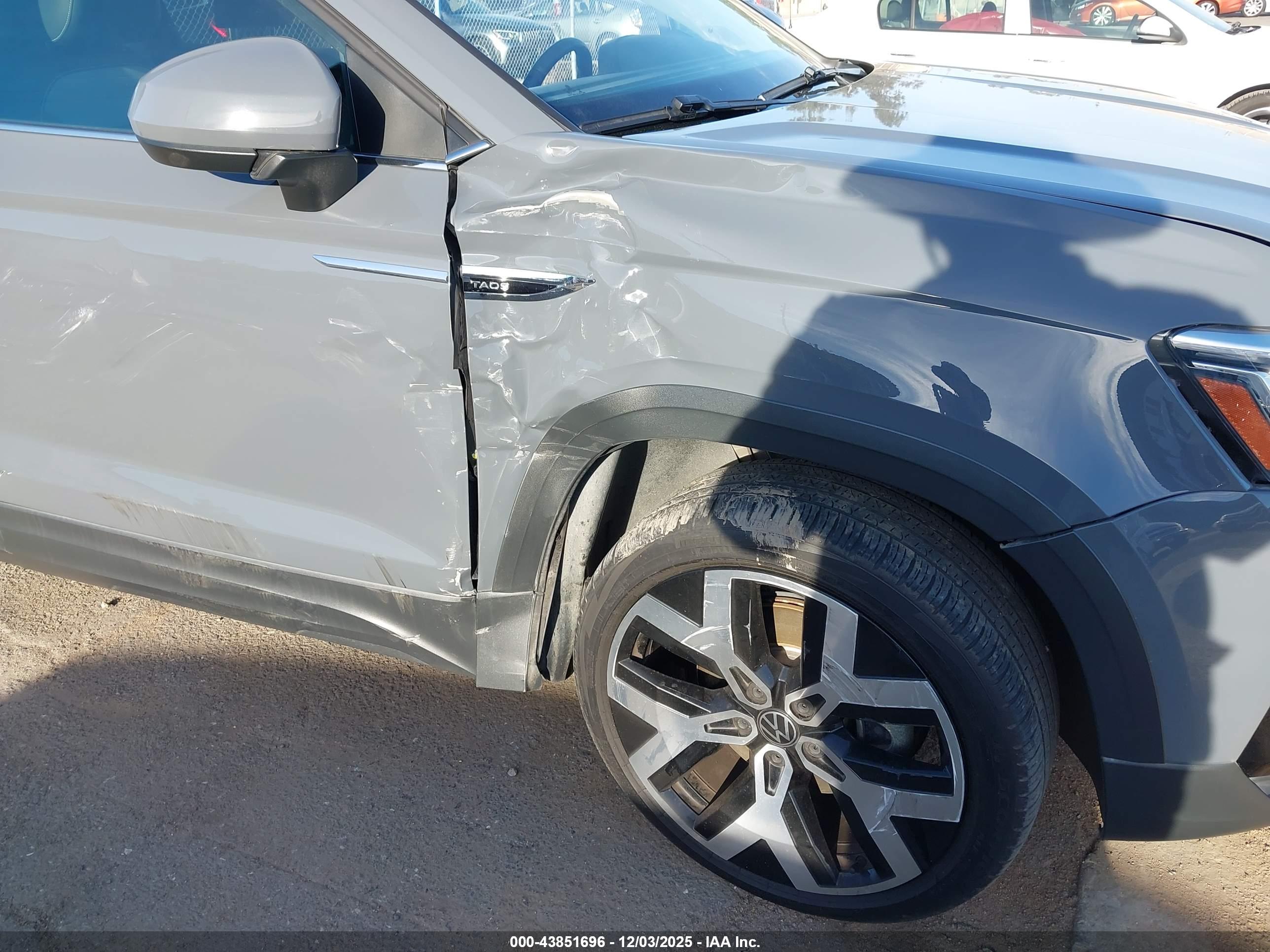 VOLKSWAGEN TAOS image 6