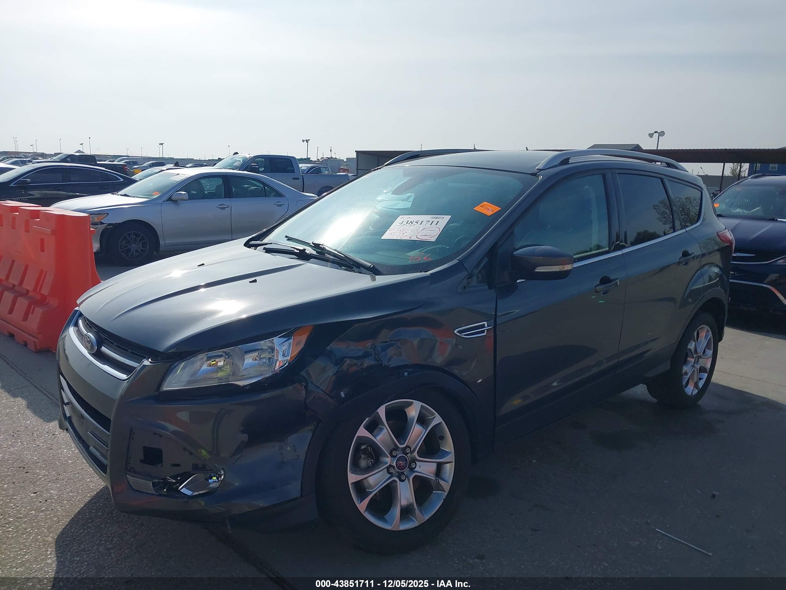FORD ESCAPE image 2