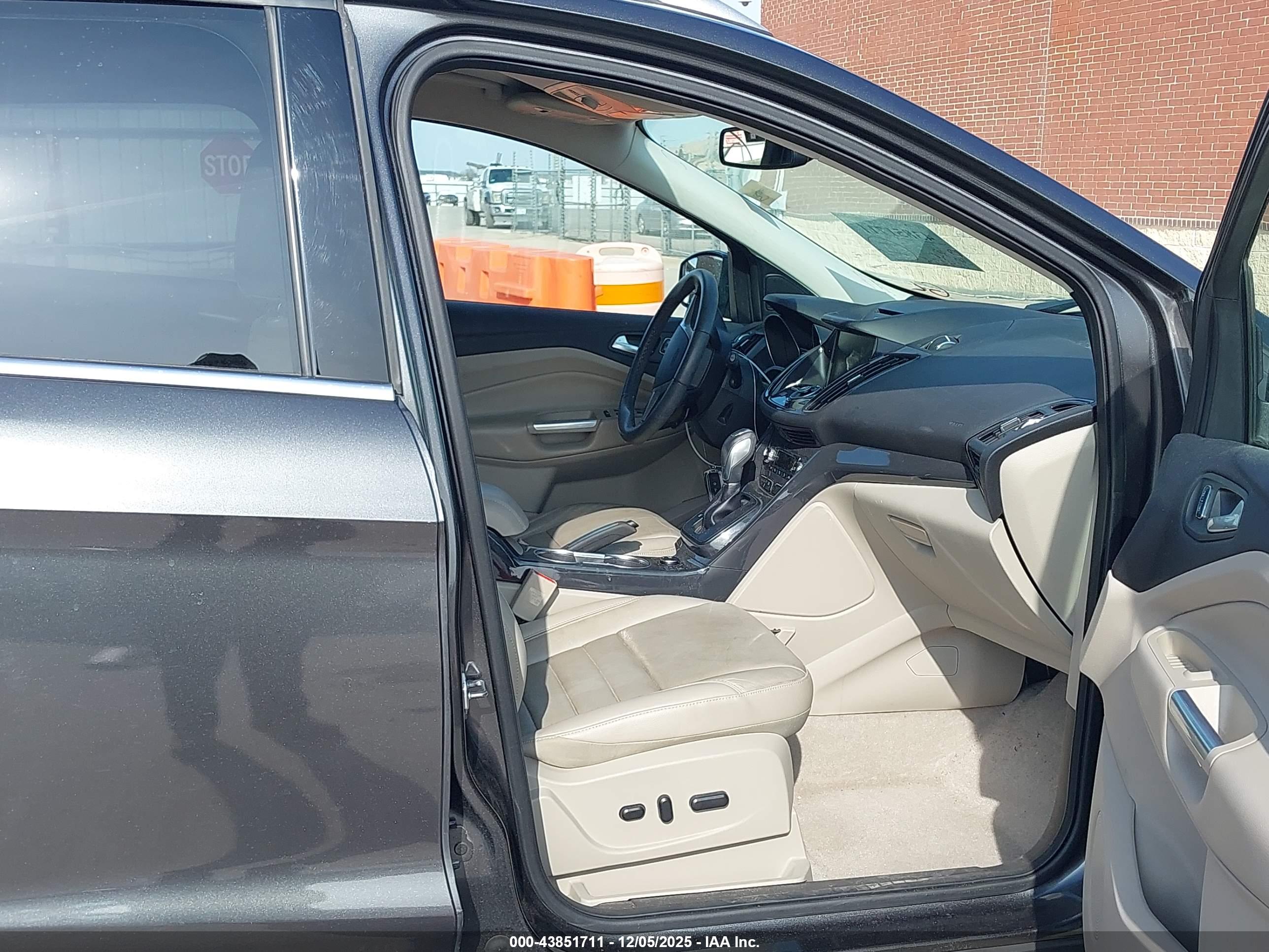 FORD ESCAPE image 5