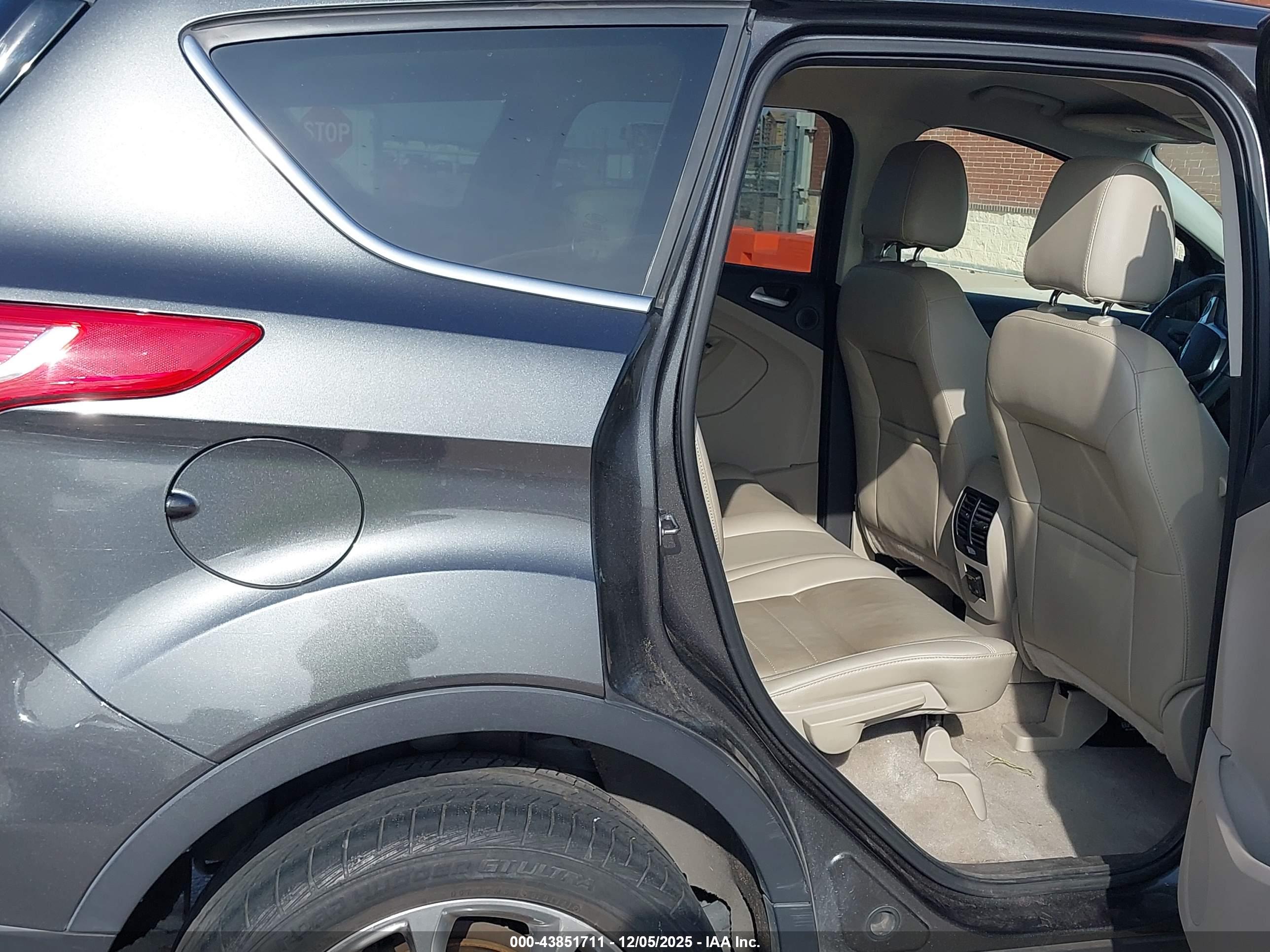 FORD ESCAPE image 8