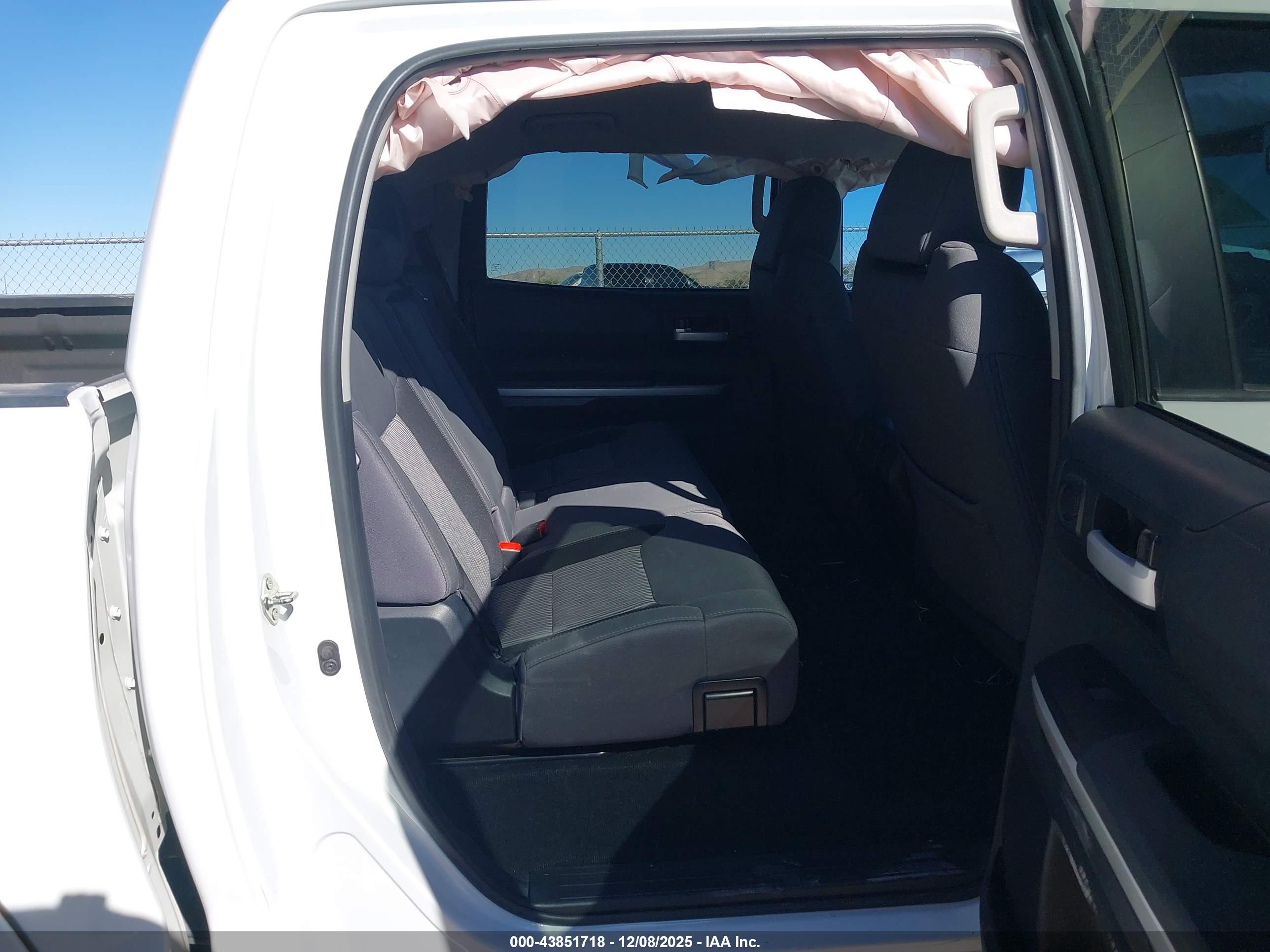 TOYOTA TUNDRA image 8