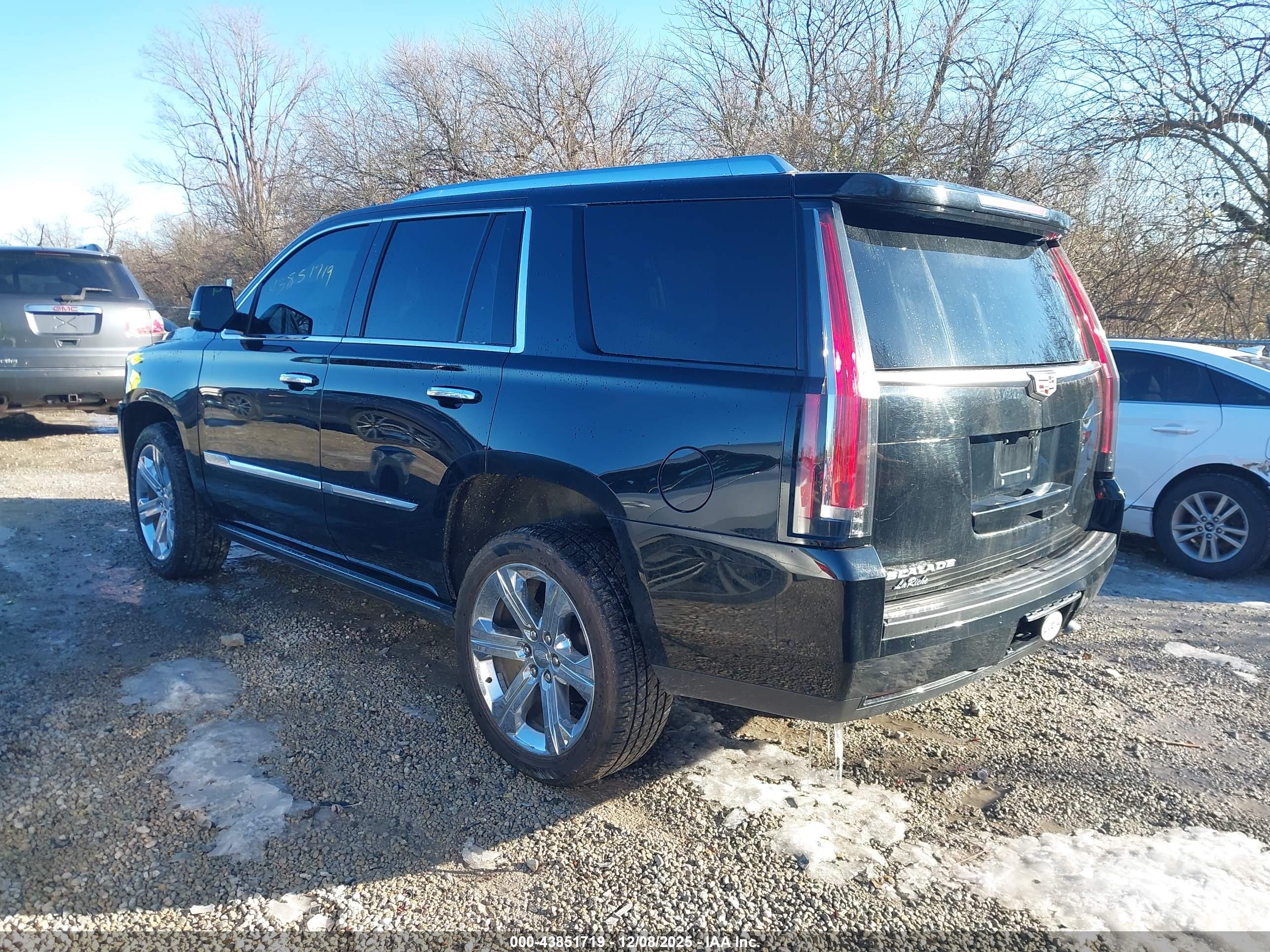 CADILLAC ESCALADE image 3