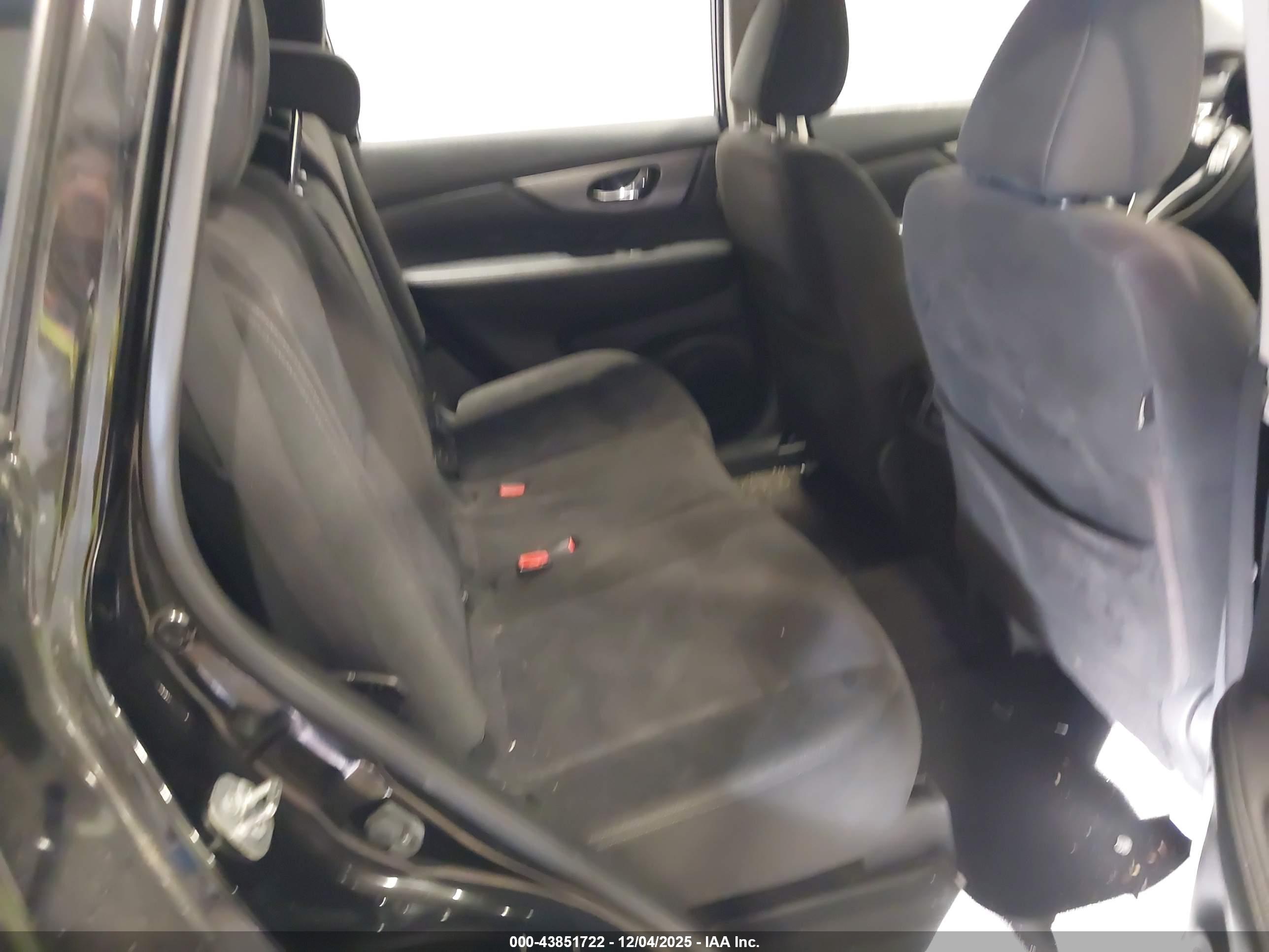 NISSAN ROGUE image 8