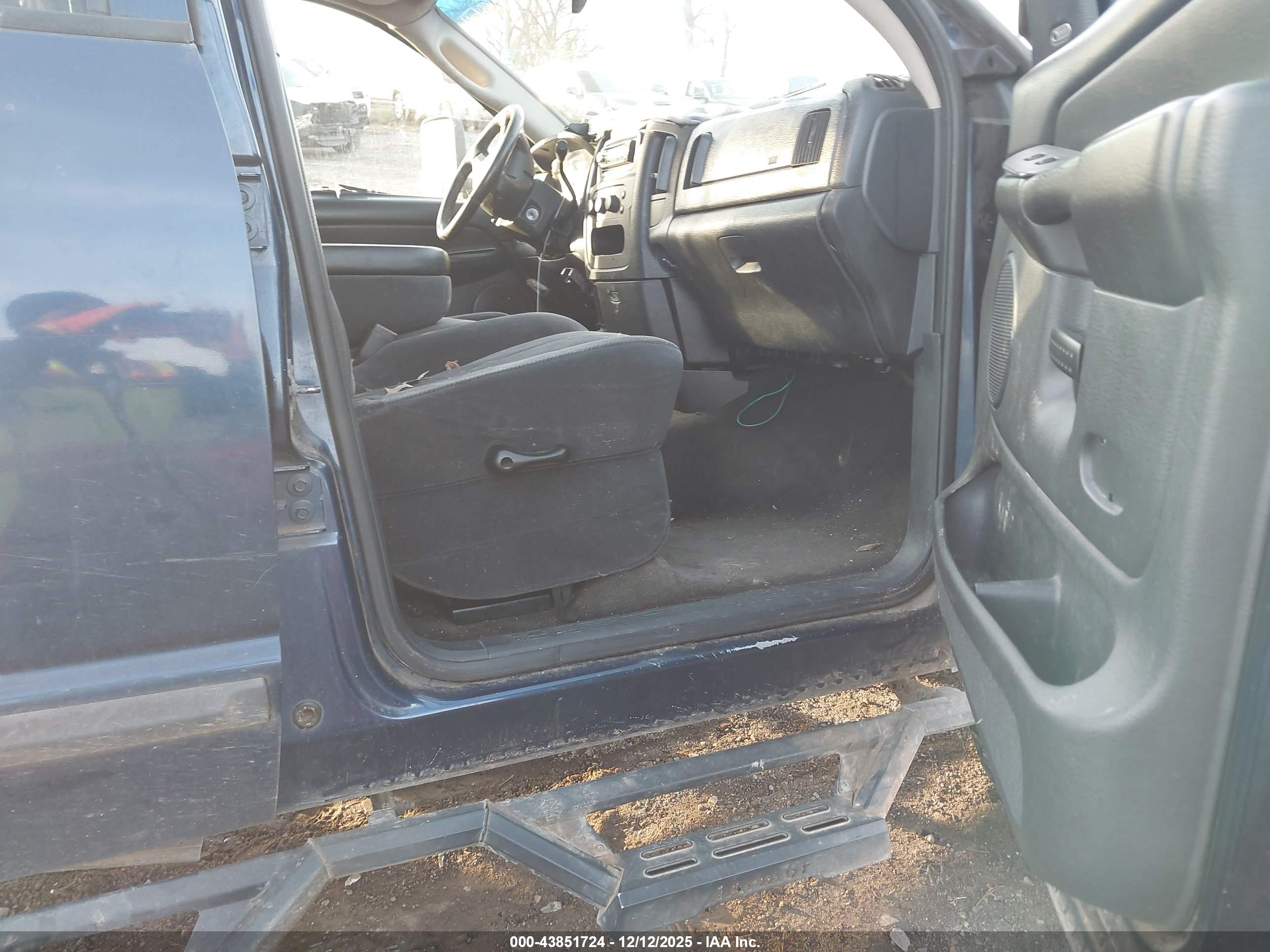 DODGE RAM image 5