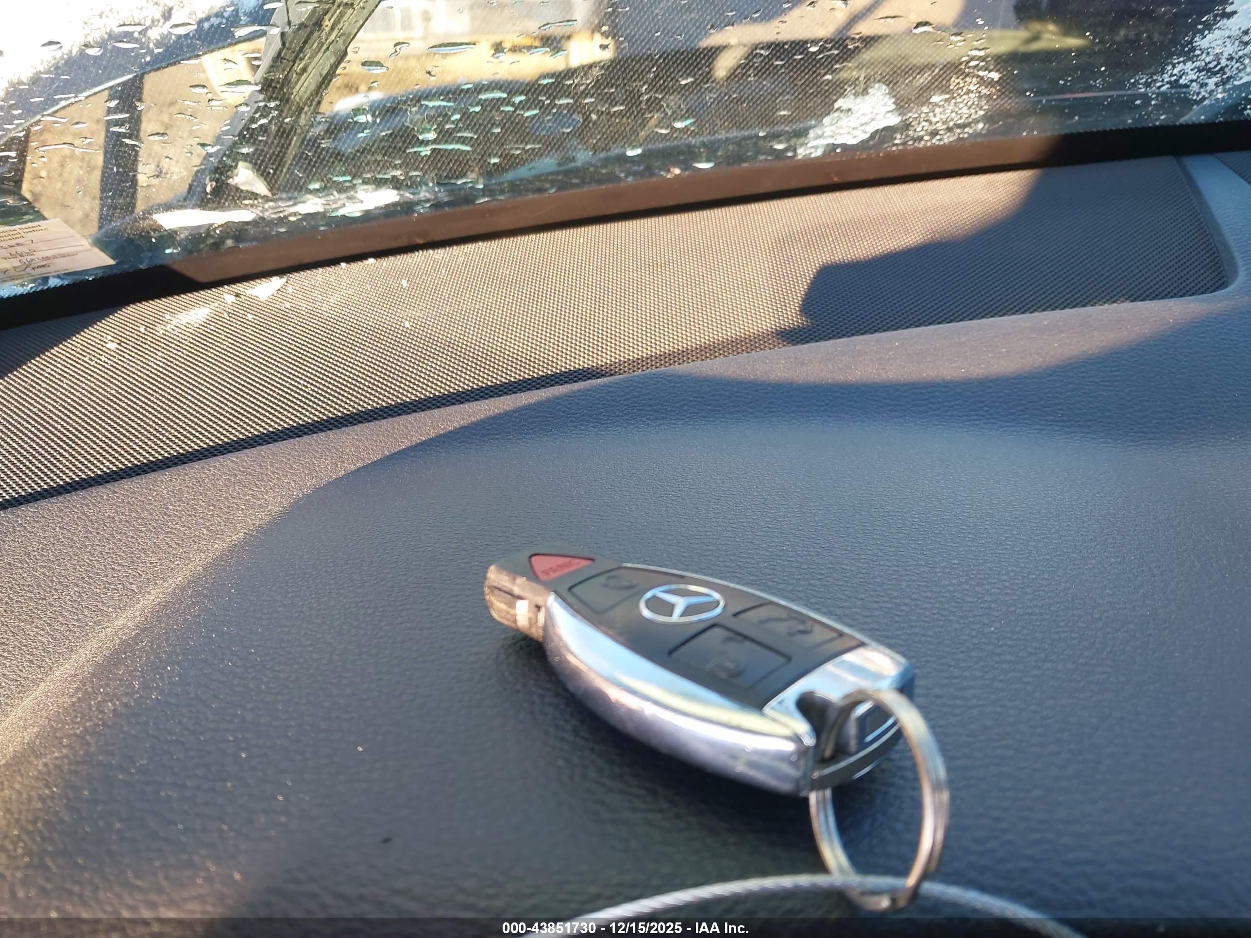 MERCEDES-BENZ GLK image 11