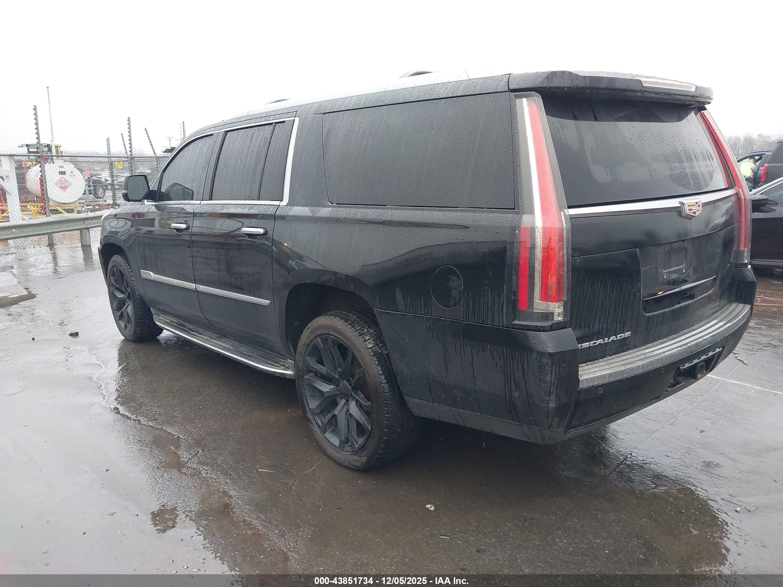 CADILLAC ESCALADE image 3